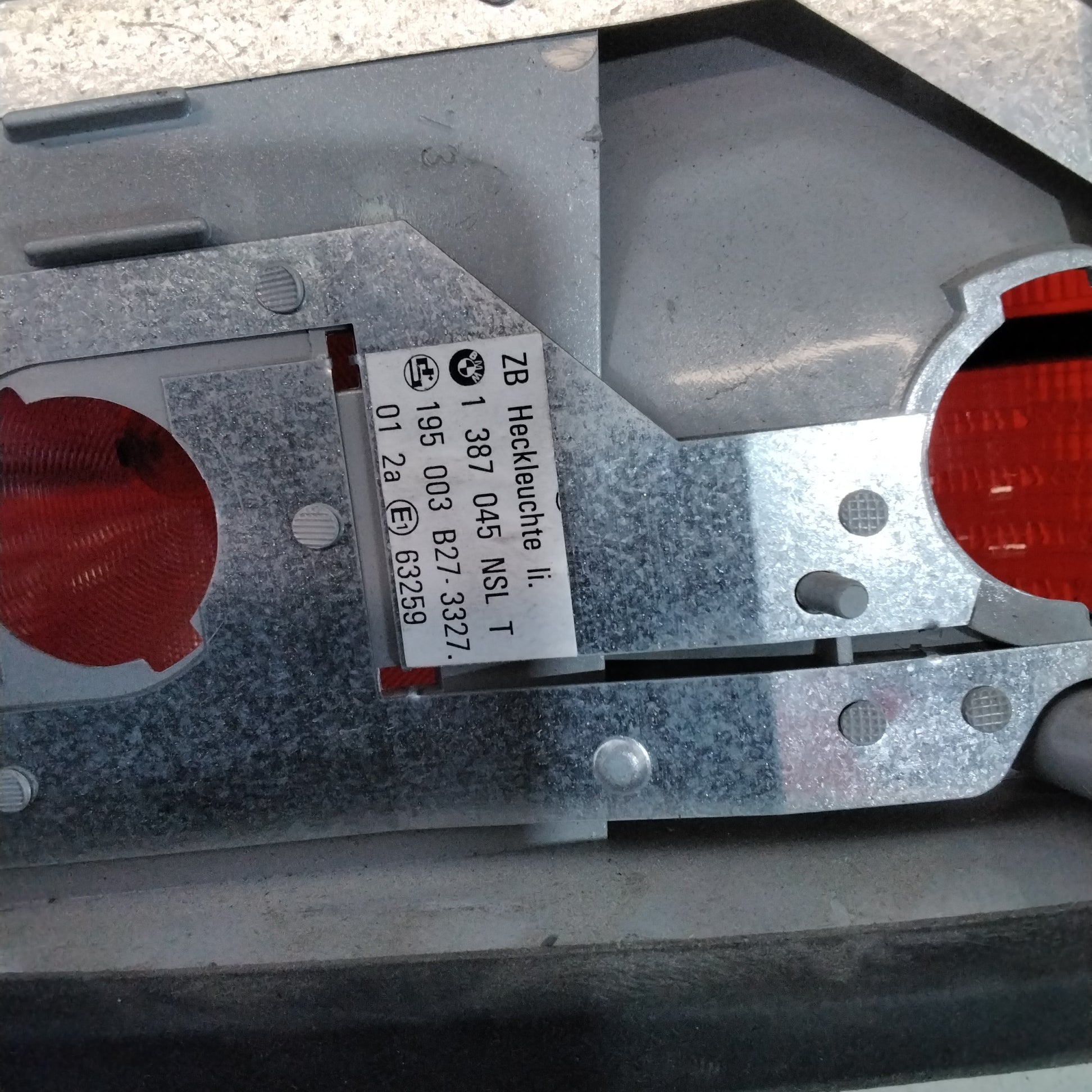 Left tail light BMW E36 coupe year 1997 part number: 1387045/1387653/00724001 (sf10p1)