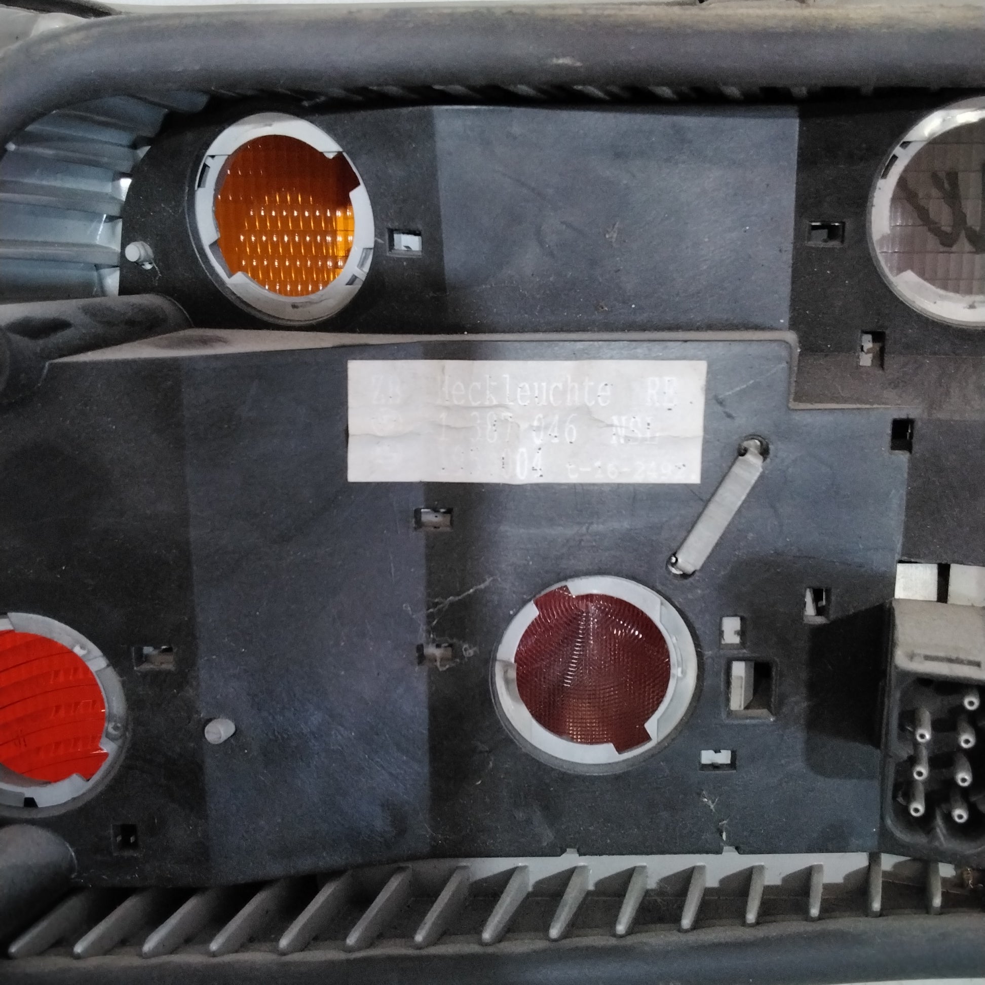 right stop tail light BMW E36 coupe year 1997 part number 1387046/2954020/00724002