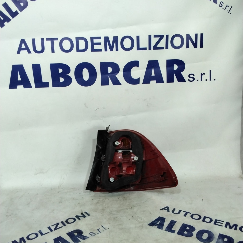 BMW 320 E91 left tail light year: 2002-2008 code: 7160061 (sf10p1)