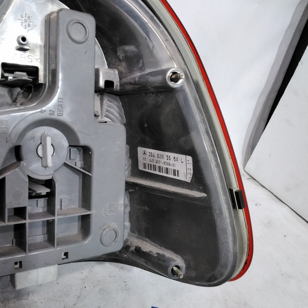 Mercedes C-Class 200 left tail light year: 1998-2004 code: 2028203564L (sf10p1)