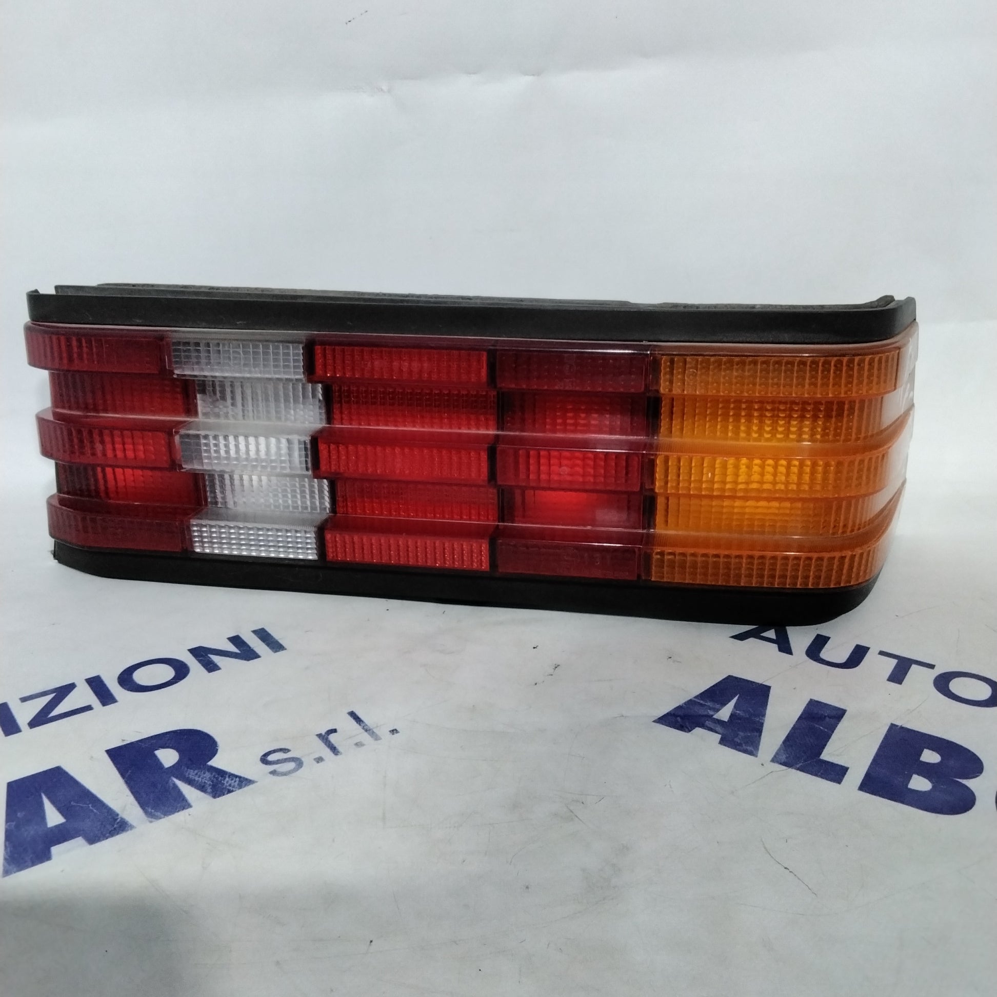 Mercedes 190 stop light right side year 1996 code: 5332R23 (sf10p1)