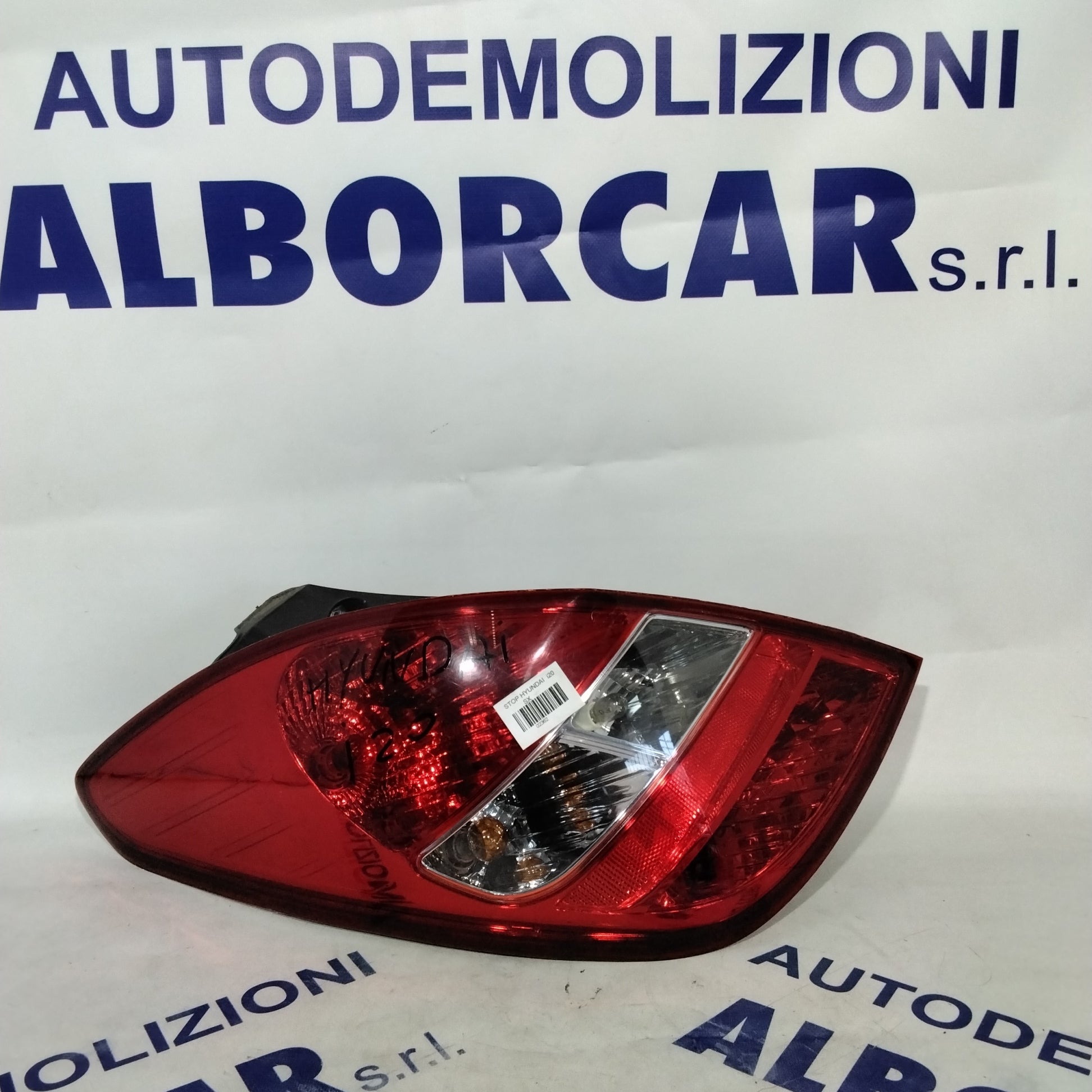 Hyundai i20 left stop light year 2010 code: 924011J000 (sf9p2)