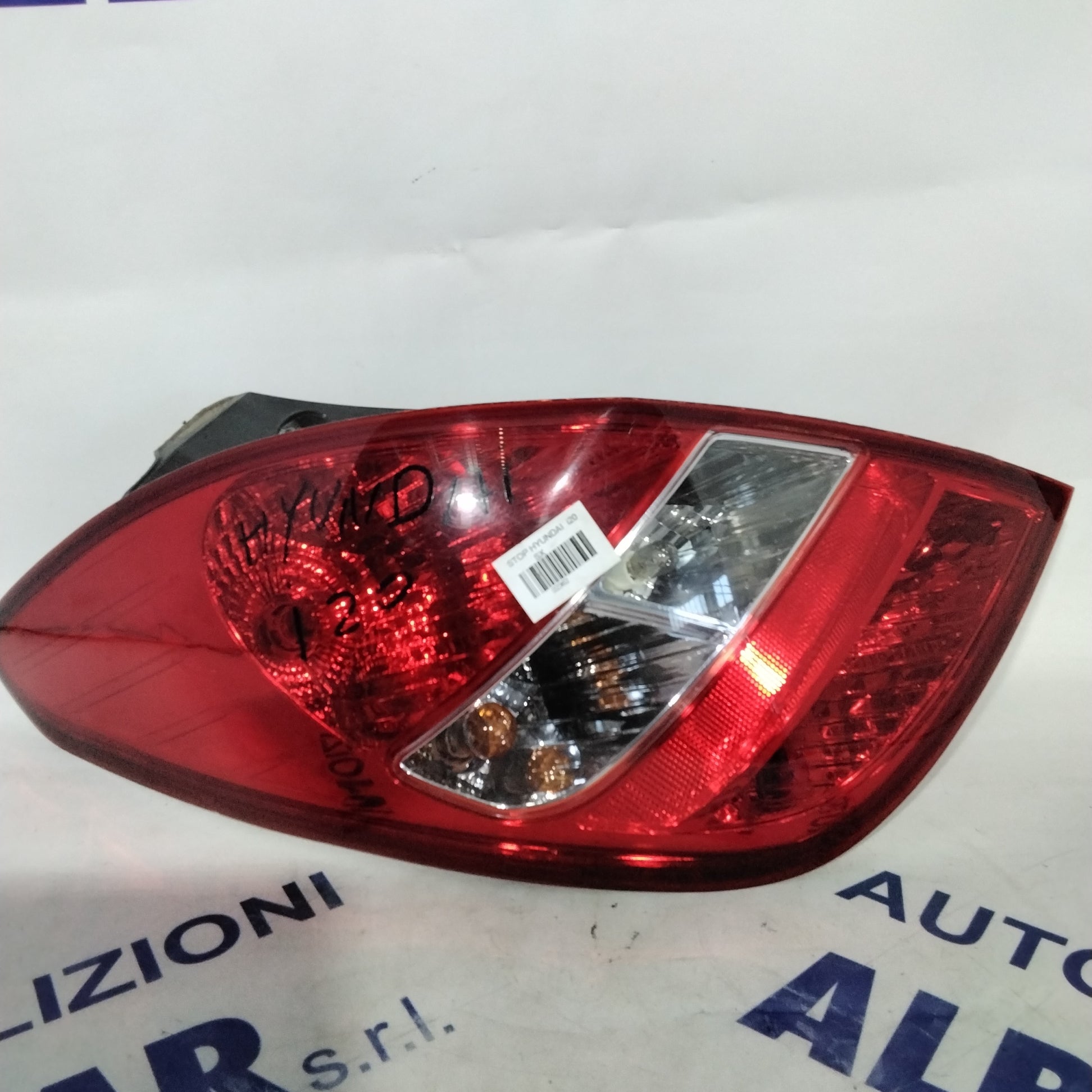 Hyundai i20 left stop light year 2010 code: 924011J000 (sf9p2)