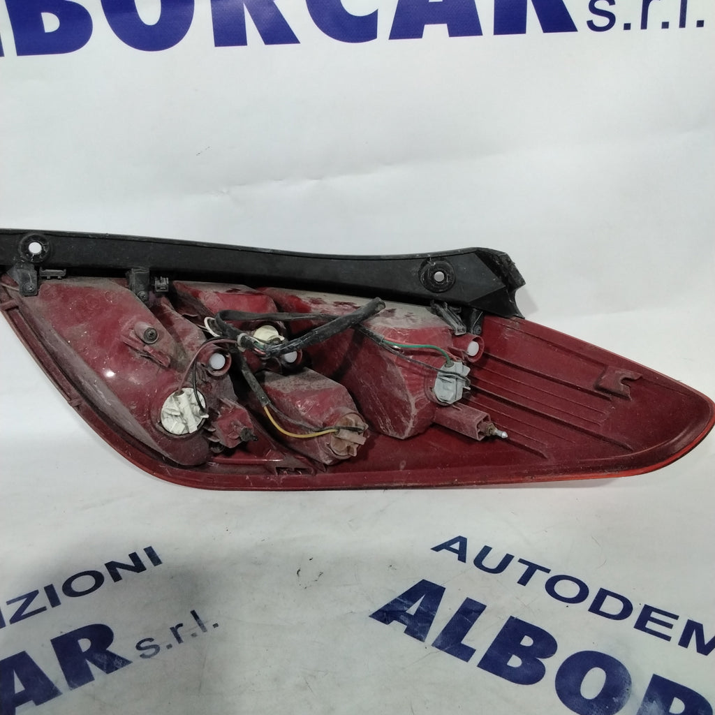 Hyundai i20 left stop light year 2010 code: 924011J000 (sf9p2)