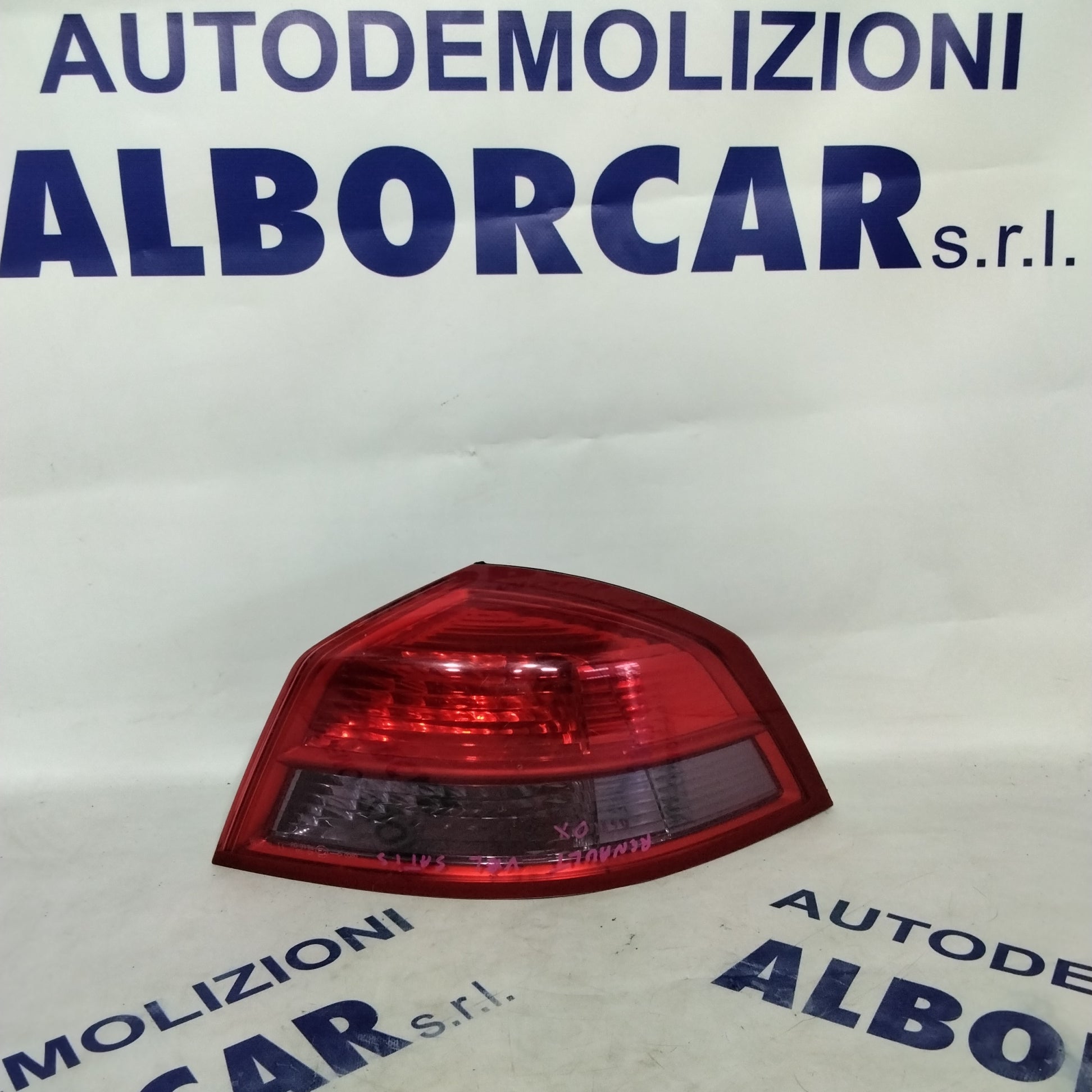Right tail light Renault Vel Satis year 2004 part number: 8200014360(sf9p1)
