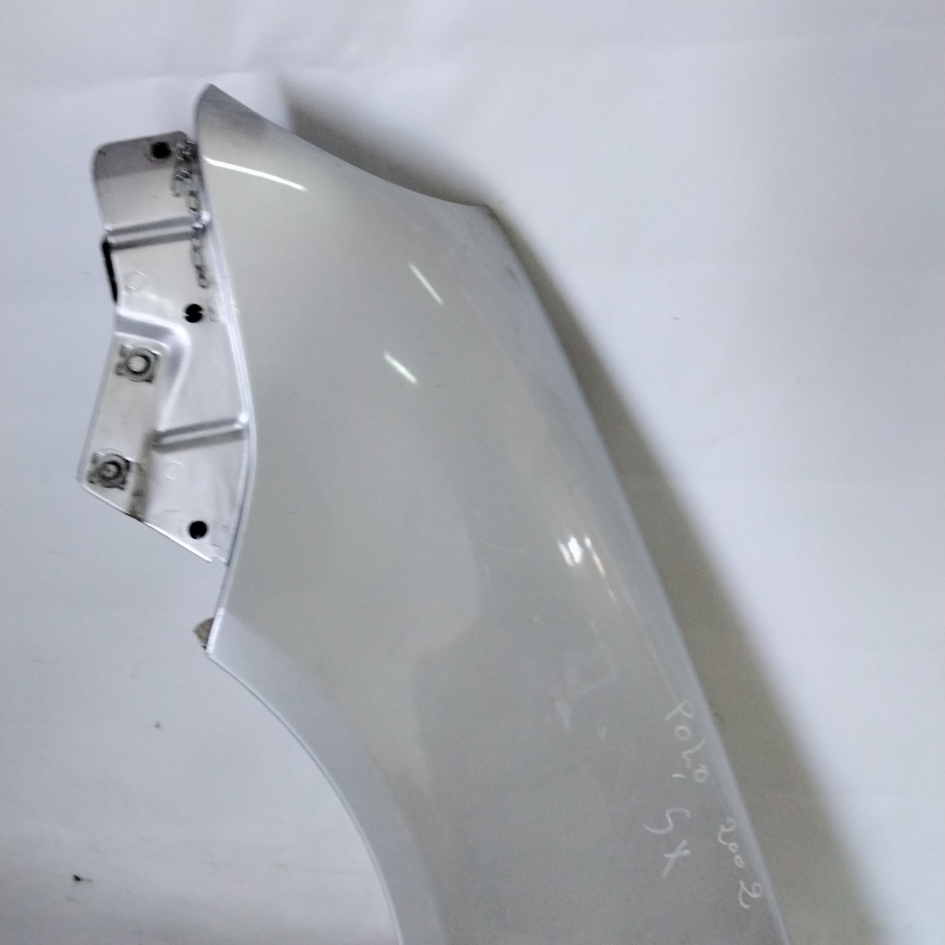 front left fender Volkswagen Polo year 2002