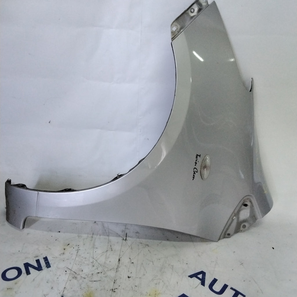 Front left fender Toyota Yaris year 2002