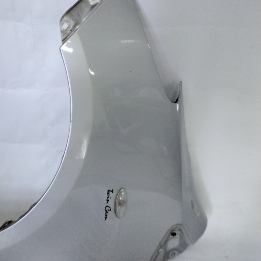 Front left fender Toyota Yaris year 2002