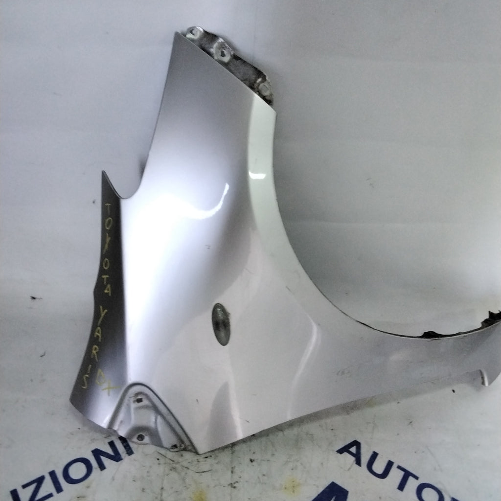 mudguard front right side Toyota Yaris year 2002