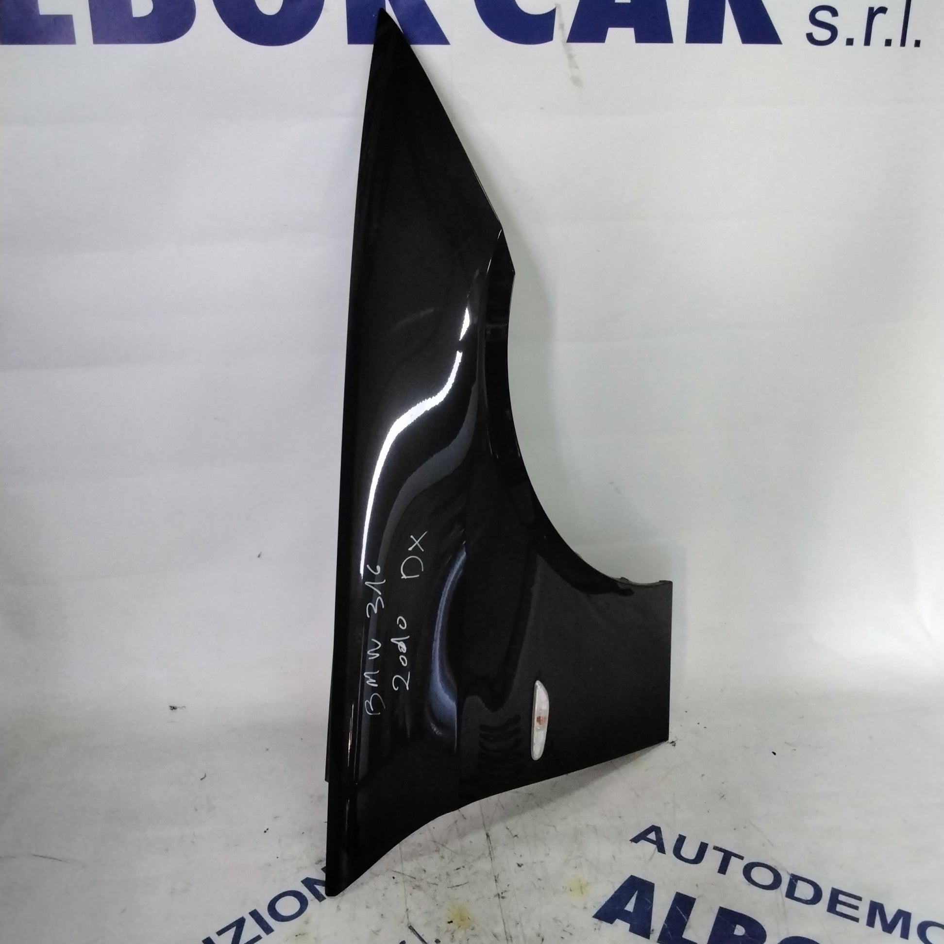 right front mudguard side panel BMW 316 year 2010
