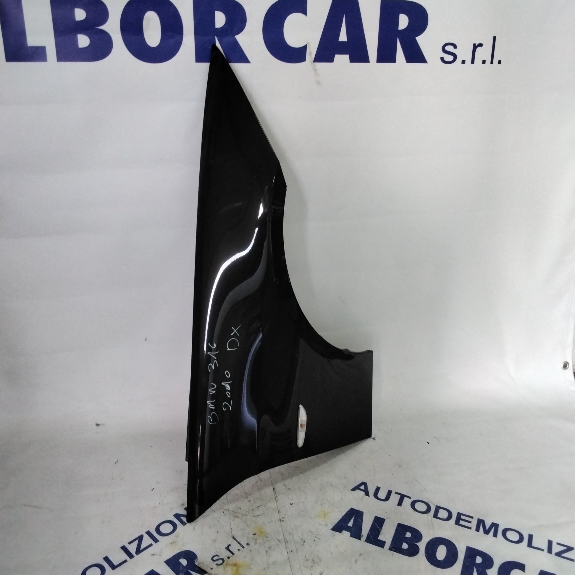 right front mudguard side panel BMW 316 year 2010
