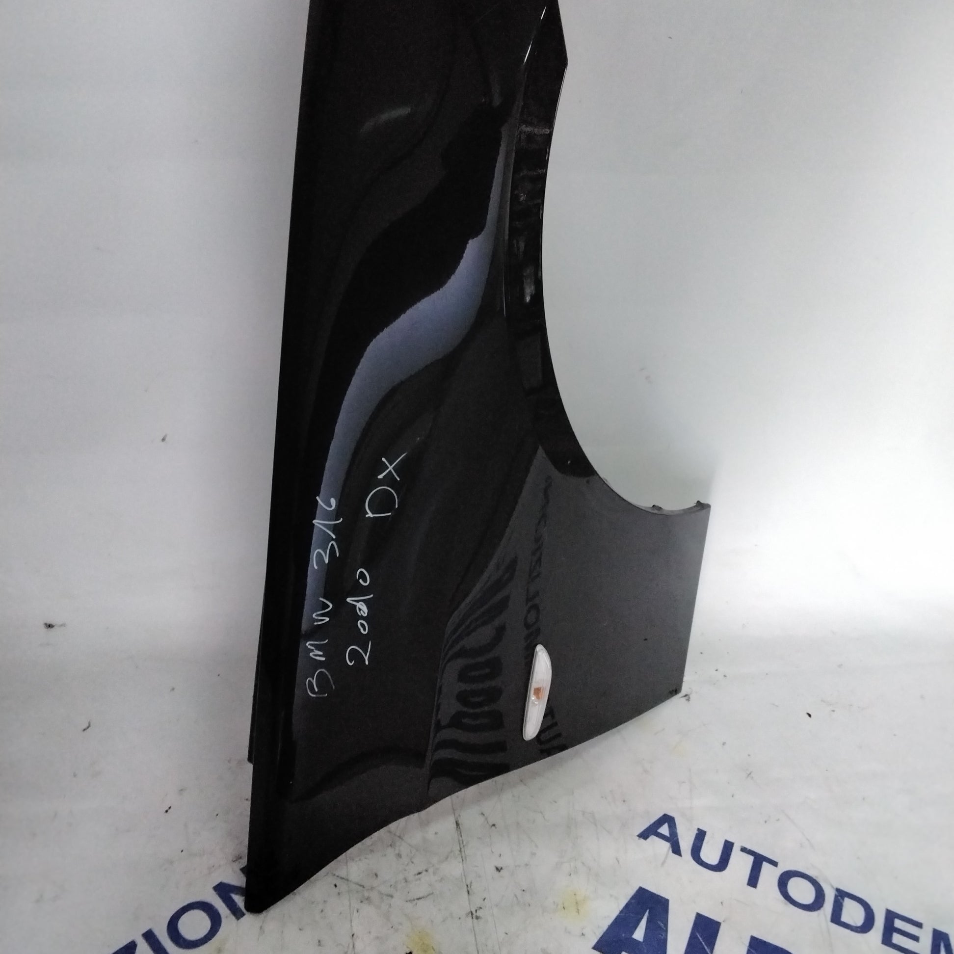 right front mudguard side panel BMW 316 year 2010