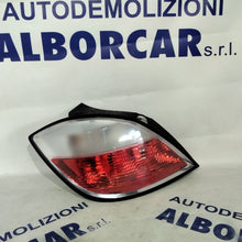 Carica l&#39;immagine nel visualizzatore di Gallery, Fanale stop opel astra berlina  sinistro  anno 2004 codice :24451835 (sf10p1))
