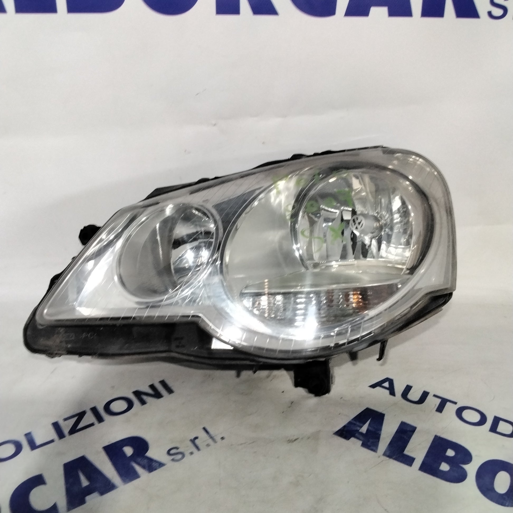 Left front headlight Volkswagen Polo year 2007 code:89311996(sf8p5)