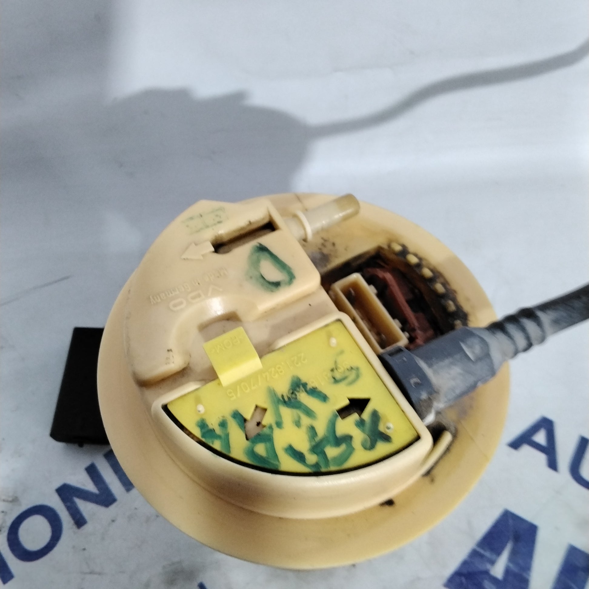 Citroen Xsara Picasso 2.0 HDI fuel sender unit year 1997 part number: 9628163580
