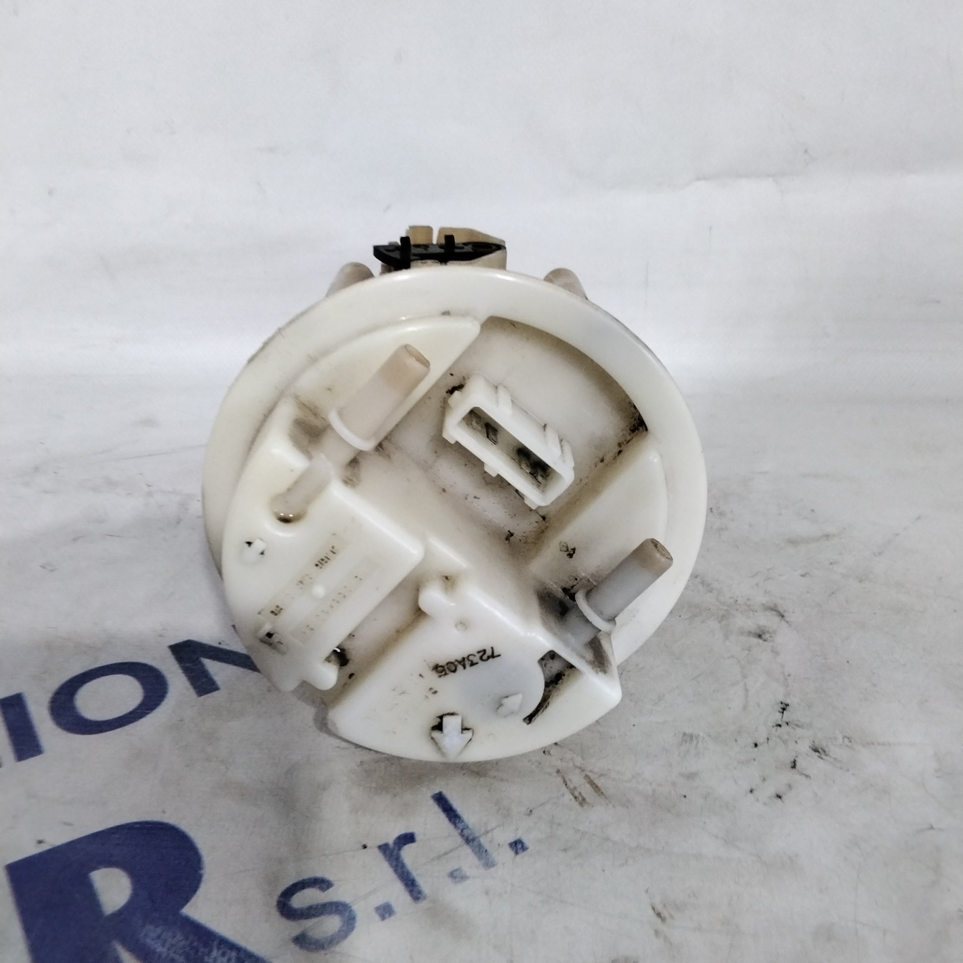 fuel sender unit peugeot 306 1.4 HDI year 2000 code:09730139900