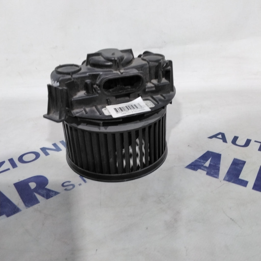 Heating fan Renault Megane diesel year 2006 code: 667096L(sf13p4)
