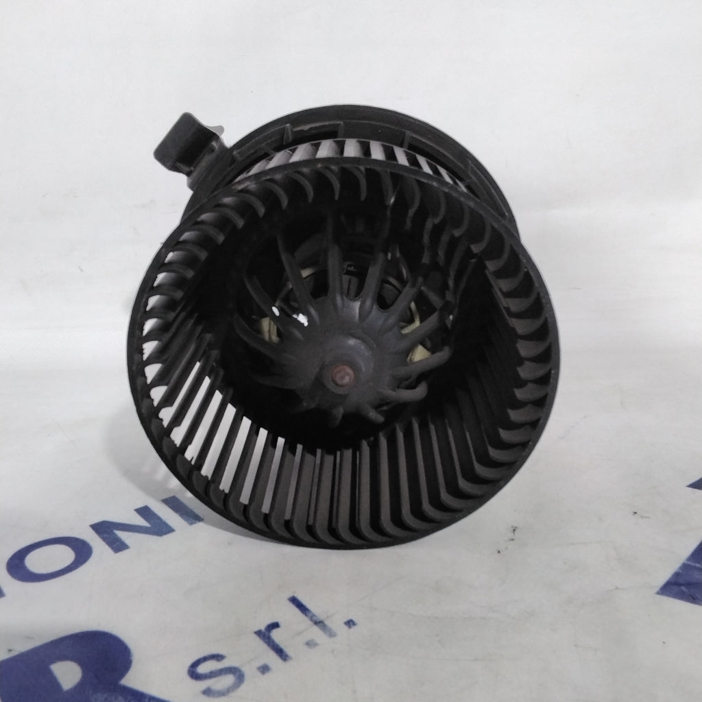 Heating fan Renault Megane diesel year 2006 code: 667096L(sf13p4)
