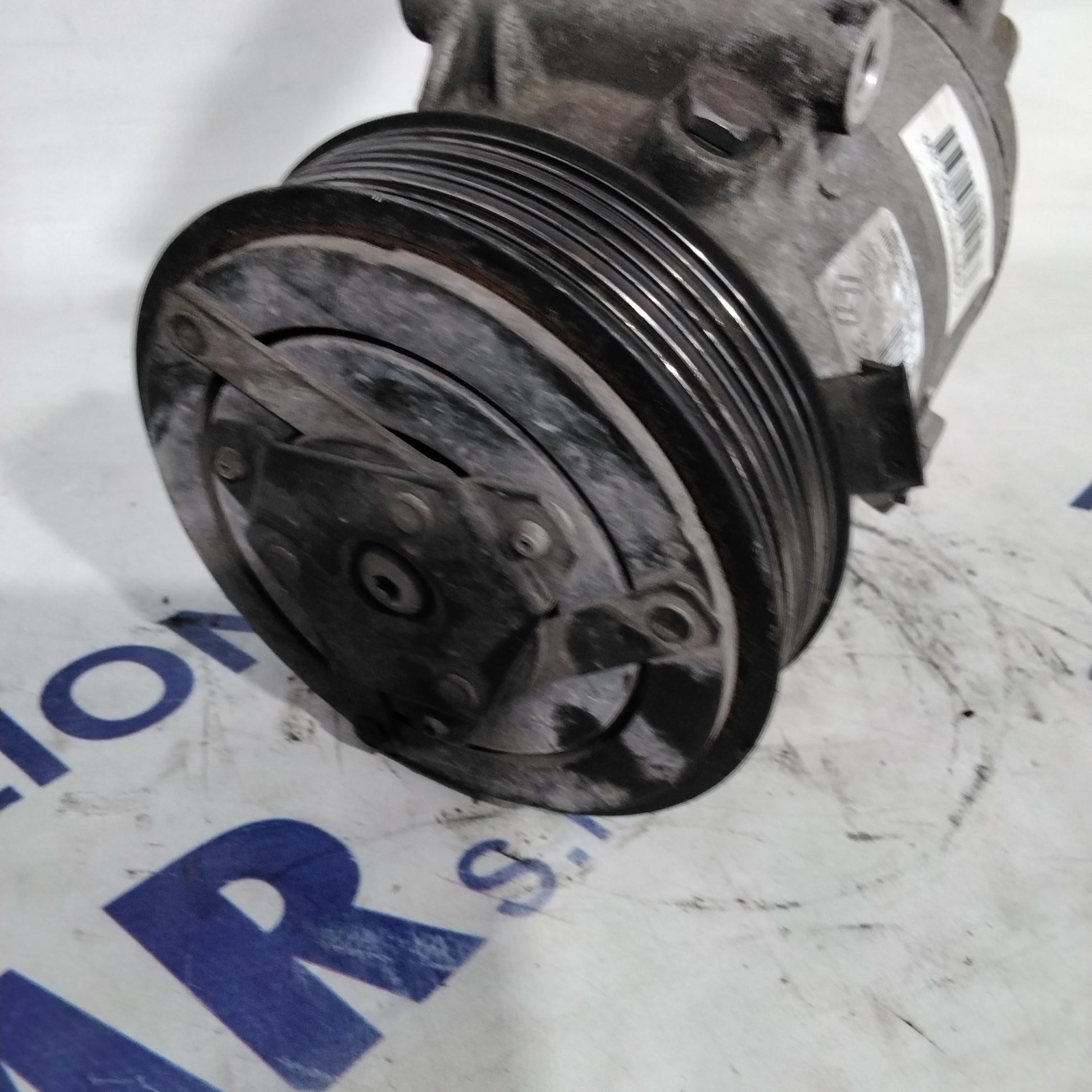 air conditioning compressor Renault Megane Scenic 1.9 dci year 2006 code: 8200940233 (sf14p5)