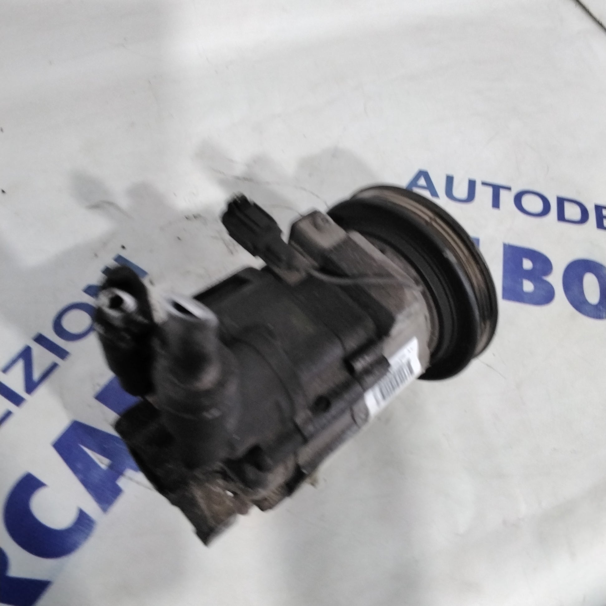 air conditioning compressor Nissan Micra petrol year 2002 code: 586016457(sf14p4)