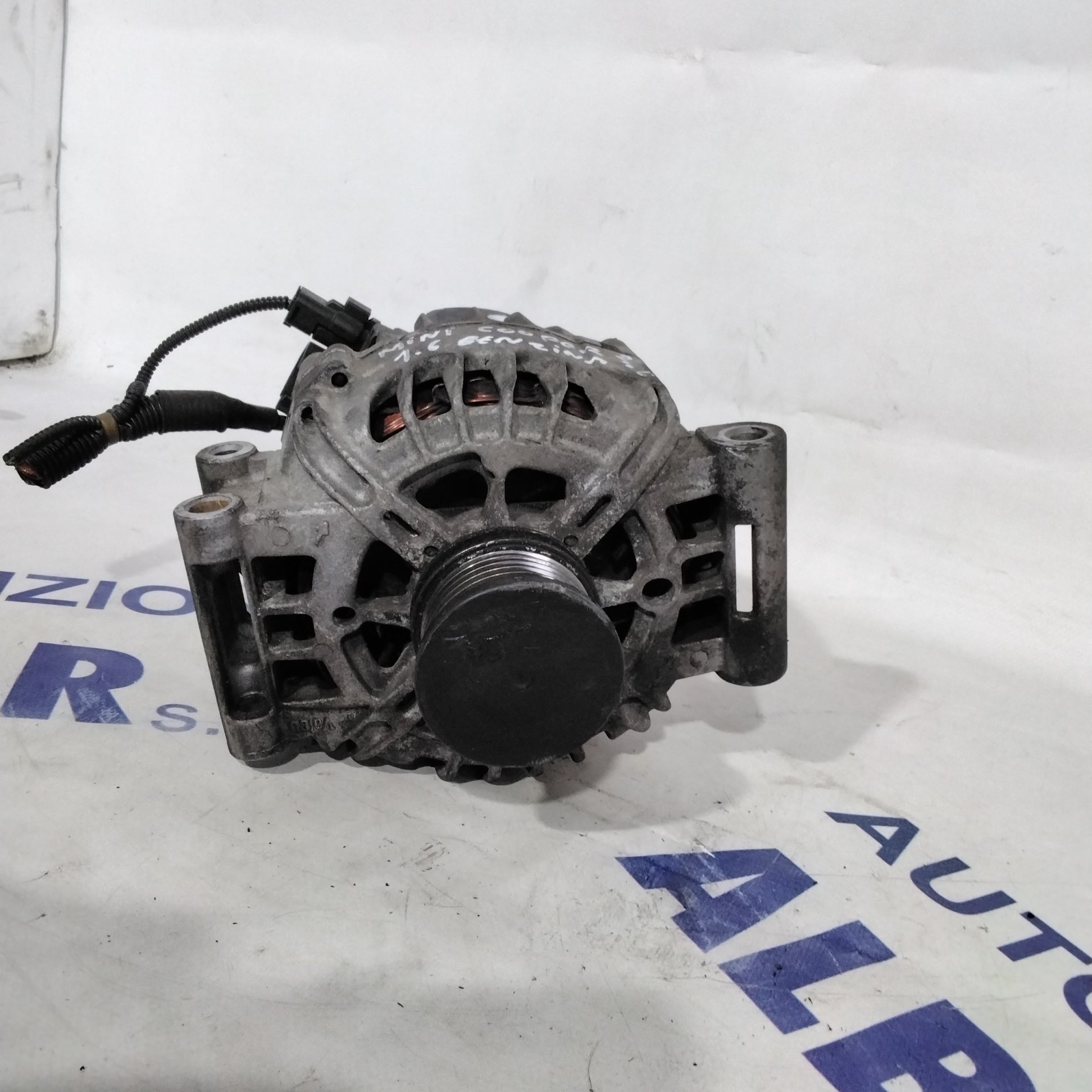 alternator Mini Cooper/One 1.6 petrol year 2006 code: V7576513 (sf15p9)