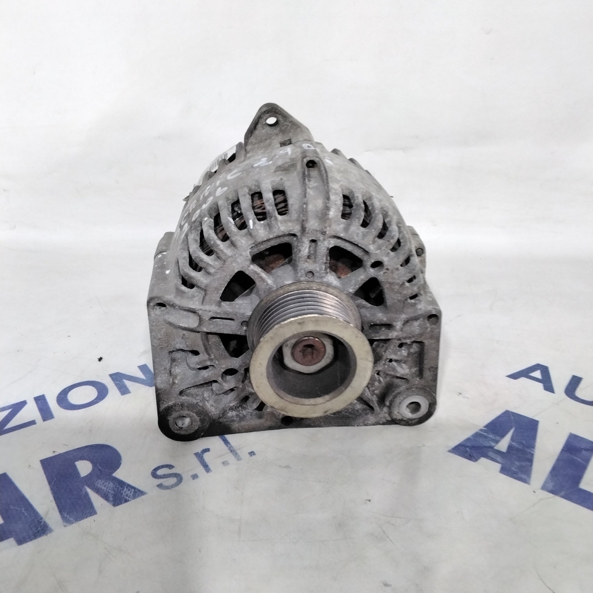 alternator Renault Scenic / Megane 1.9 DCI year 2006 code: 2543563B (sf16p7)