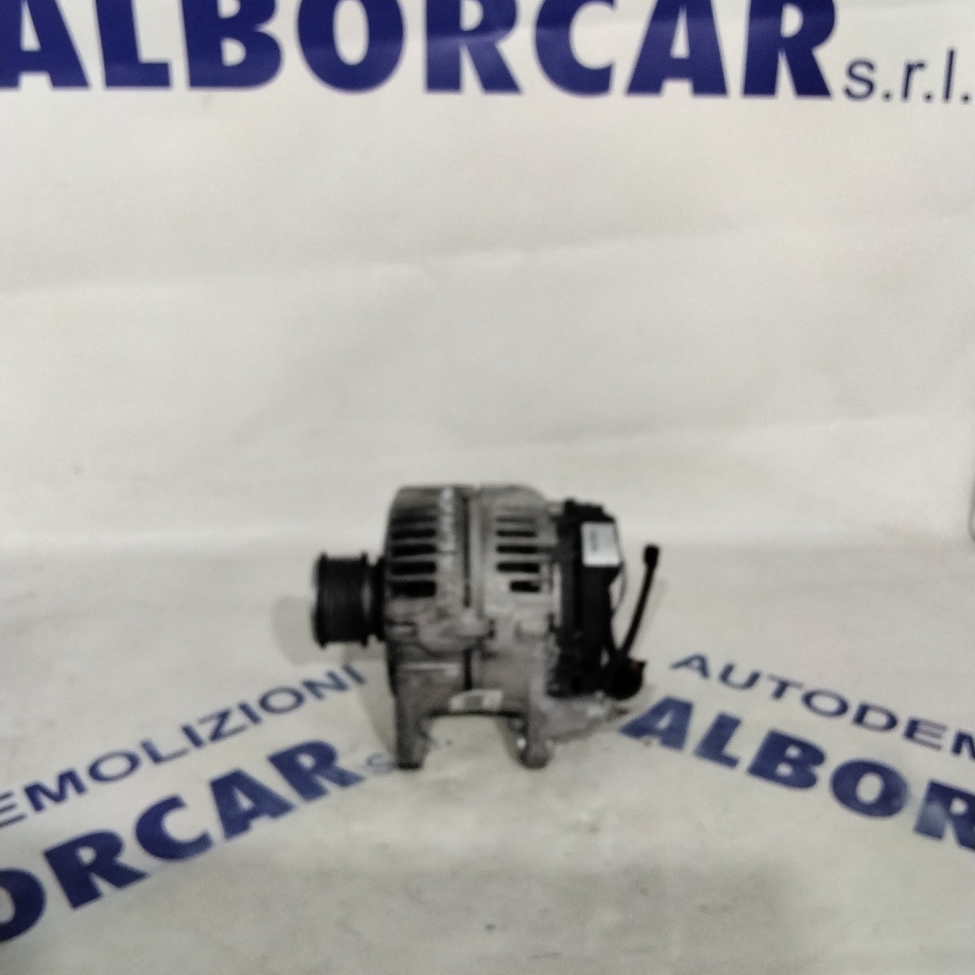 alternator Volkswagen Golf 4 / Skoda Octavia / Seat Leon 1.9 TDI year 2002 code: 0124325001 (sf15p7)