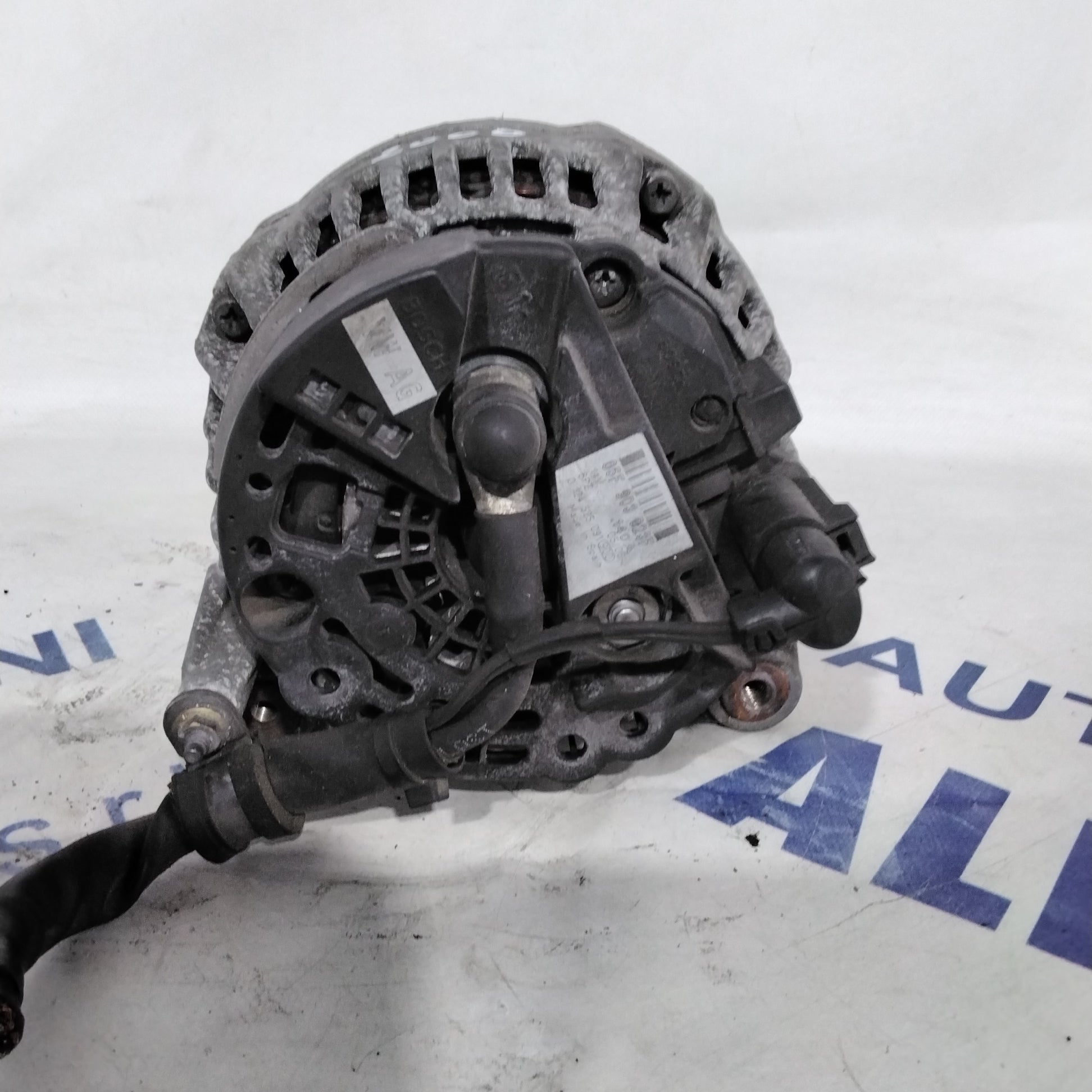 Alternator Volkswagen Golf 5 1.9 TDI year 2006 code: 0124525091 (sf15p7)