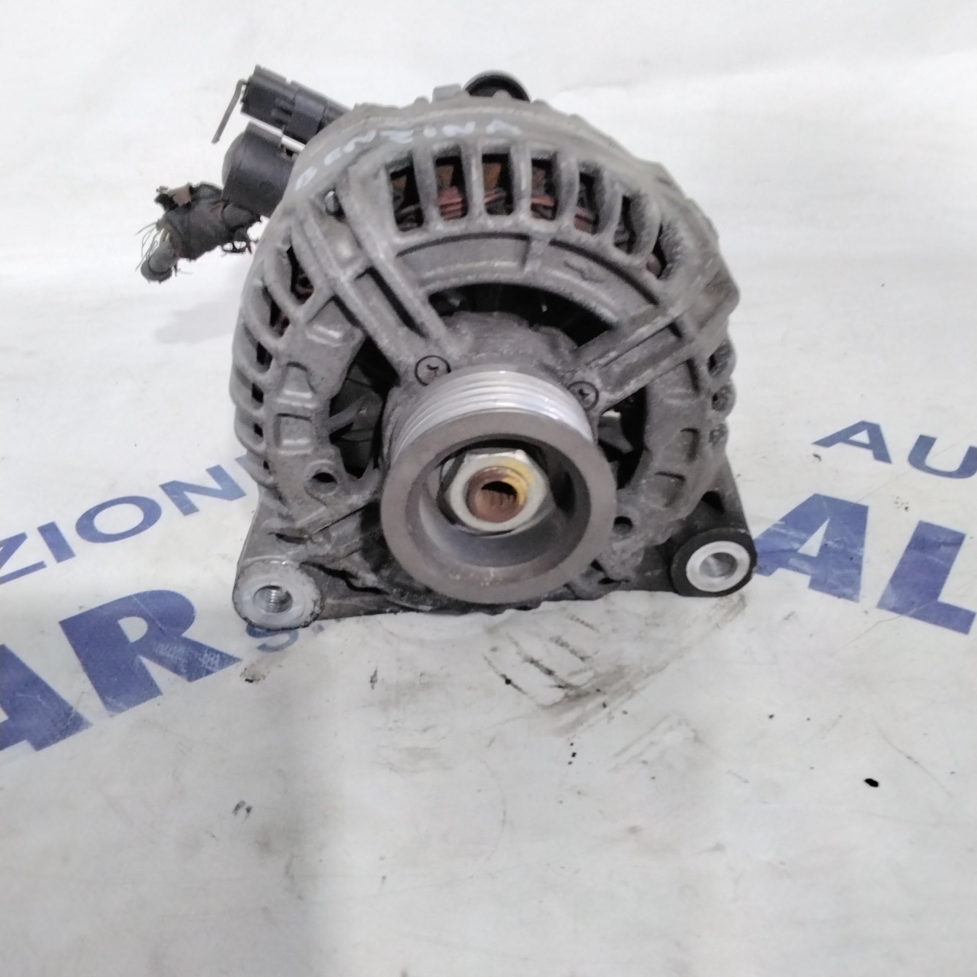 Alternator Citroen C4 petrol year 2006 code: 9649846780 (sf15p6)