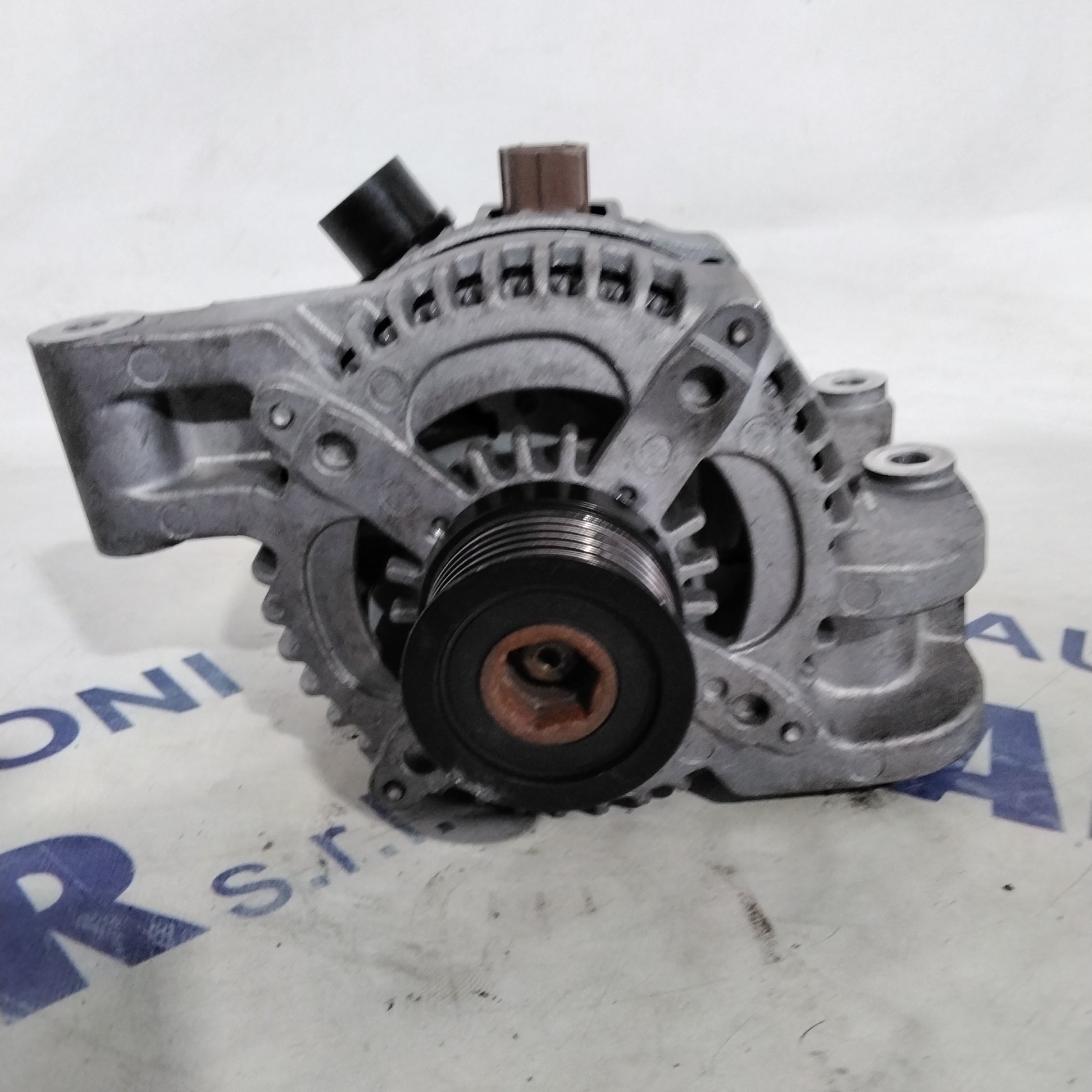 Alternator Volvo S40 2.0 diesel year 2009 code: 1042102750 (sf15p5)