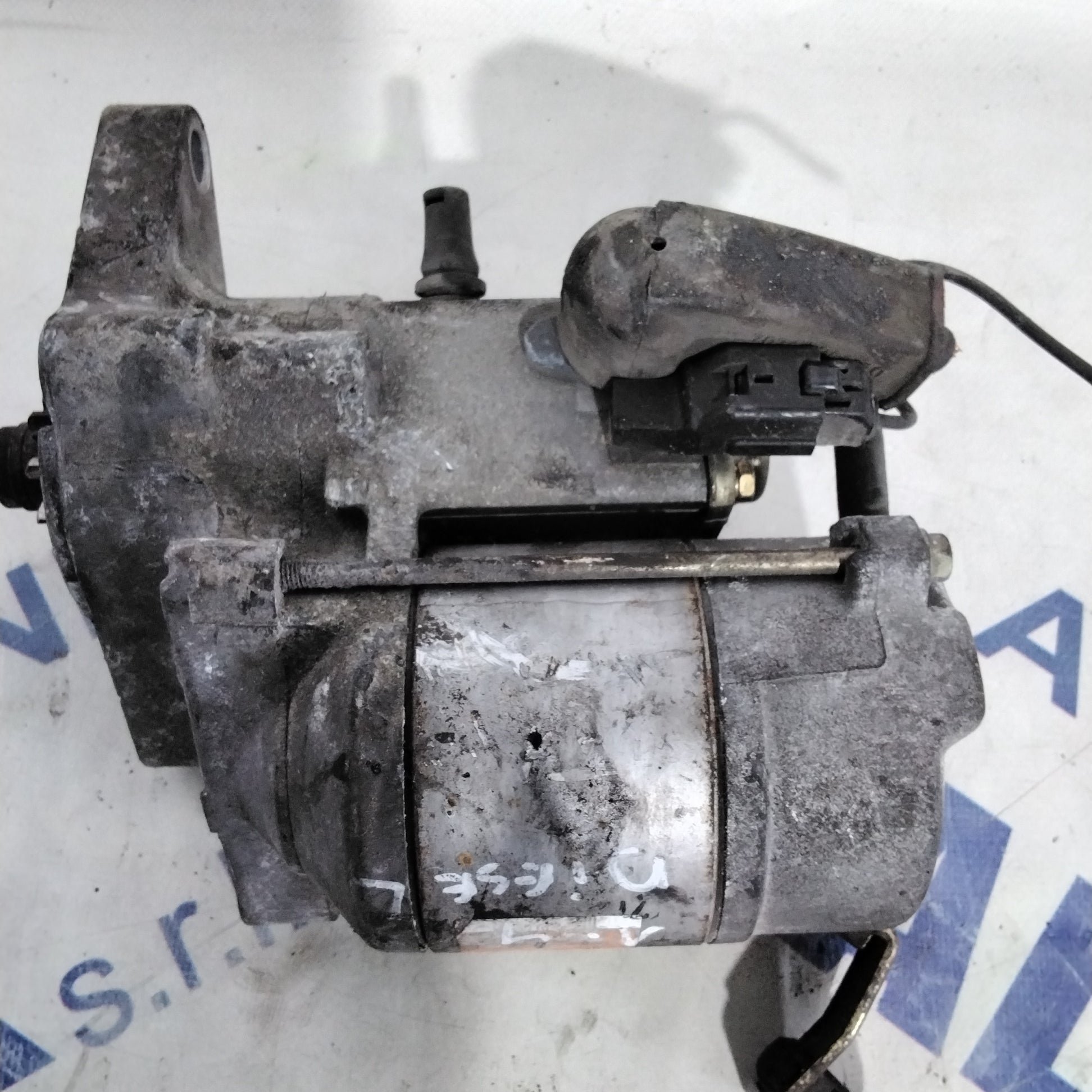 starter motor toyota yaris 1.4 D-4D year 2002 code:2810033050(sf15p2)