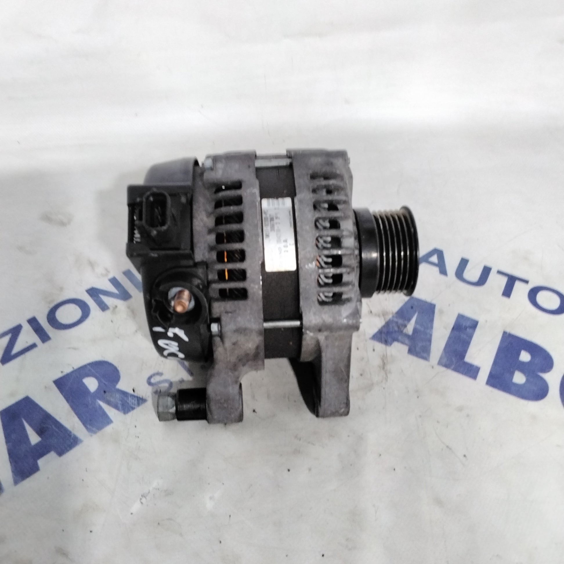 alternator Ford Focus 1.6 diesel year 2006 part number 30667067