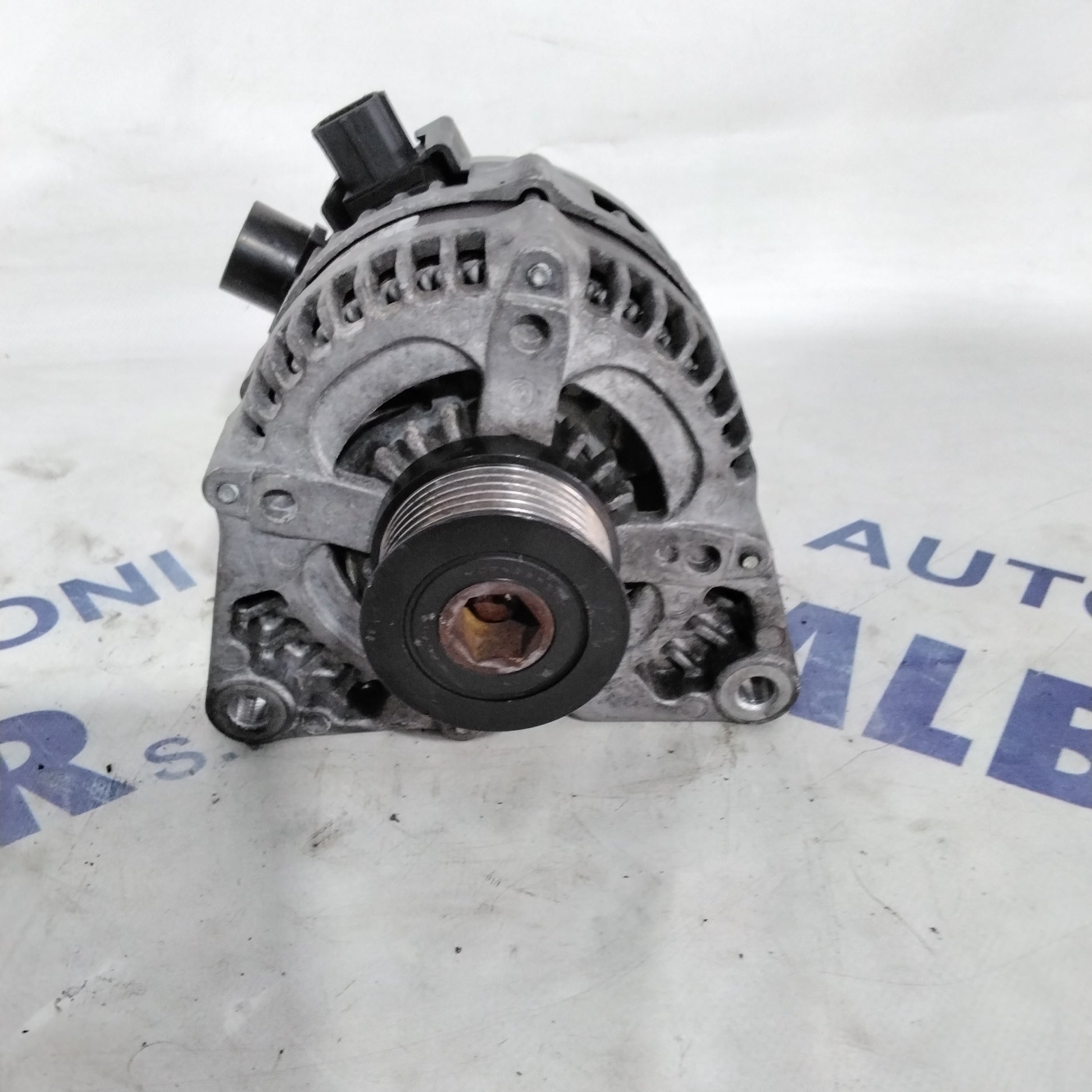 alternator Ford Focus 1.6 diesel year 2006 part number 30667067