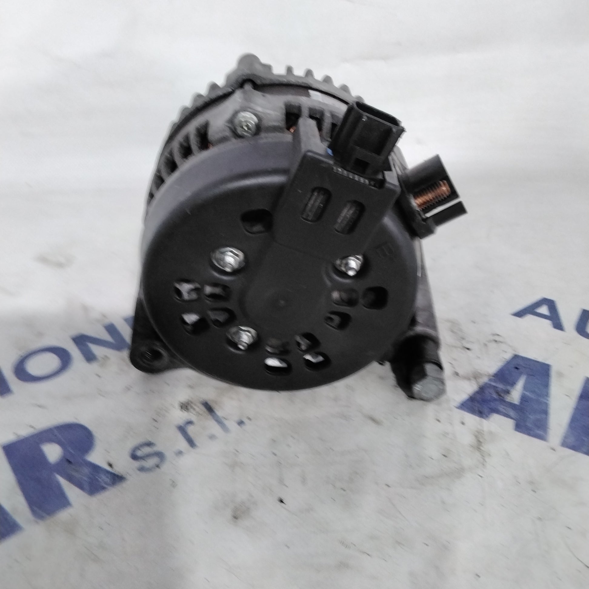 alternator Ford Focus 1.6 diesel year 2006 part number 30667067