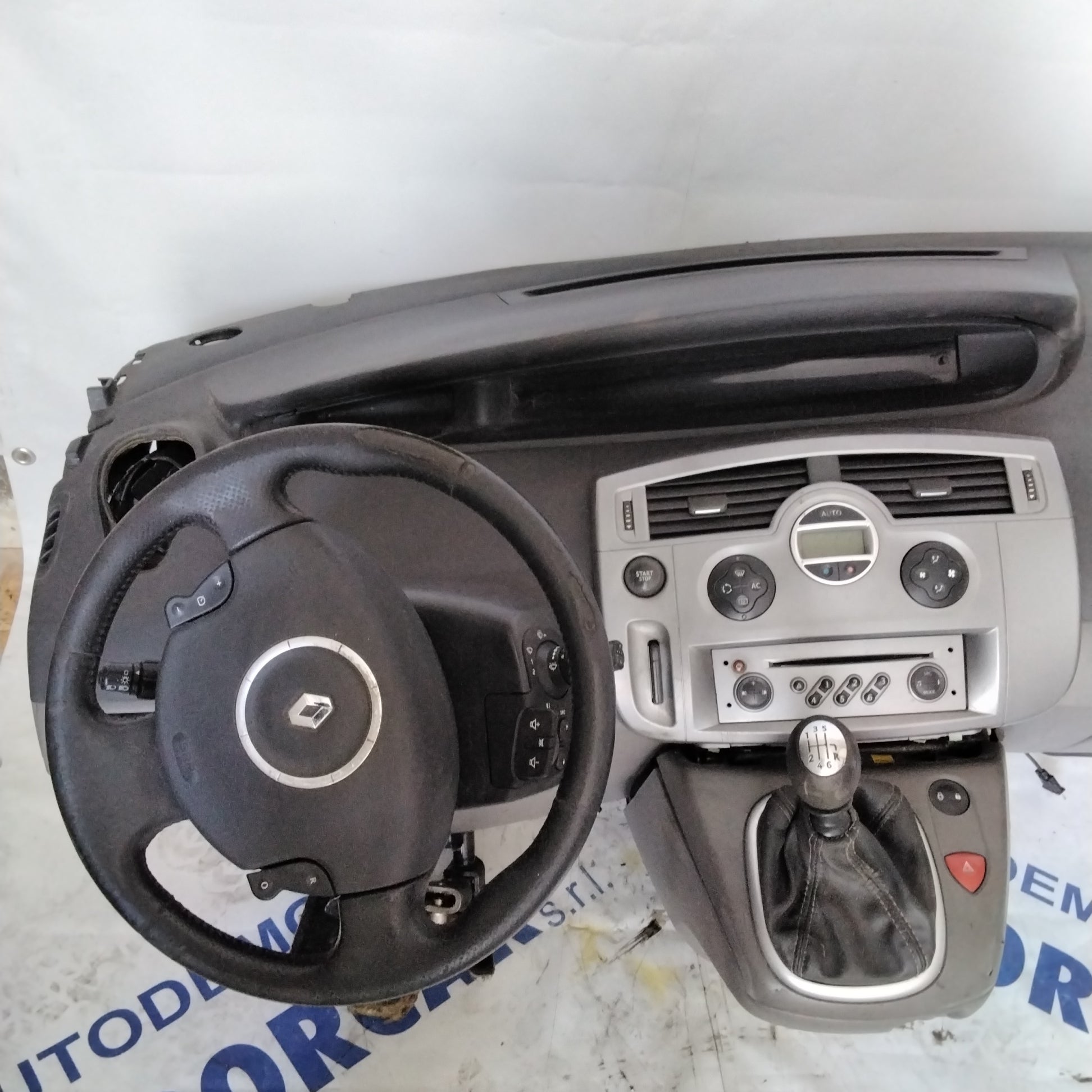 Complete dashboard Renault Scenic year 2006 (sf19p1)