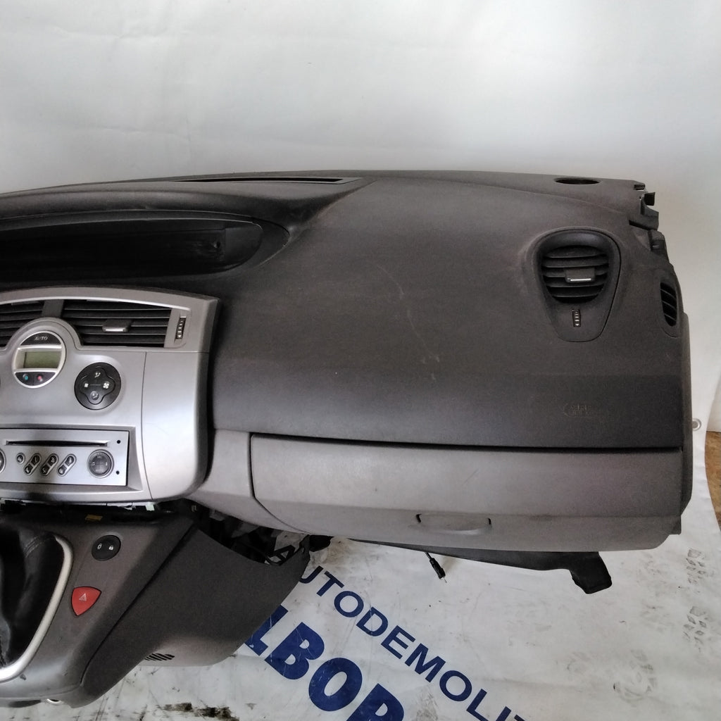 Complete dashboard Renault Scenic year 2006 (sf19p1)
