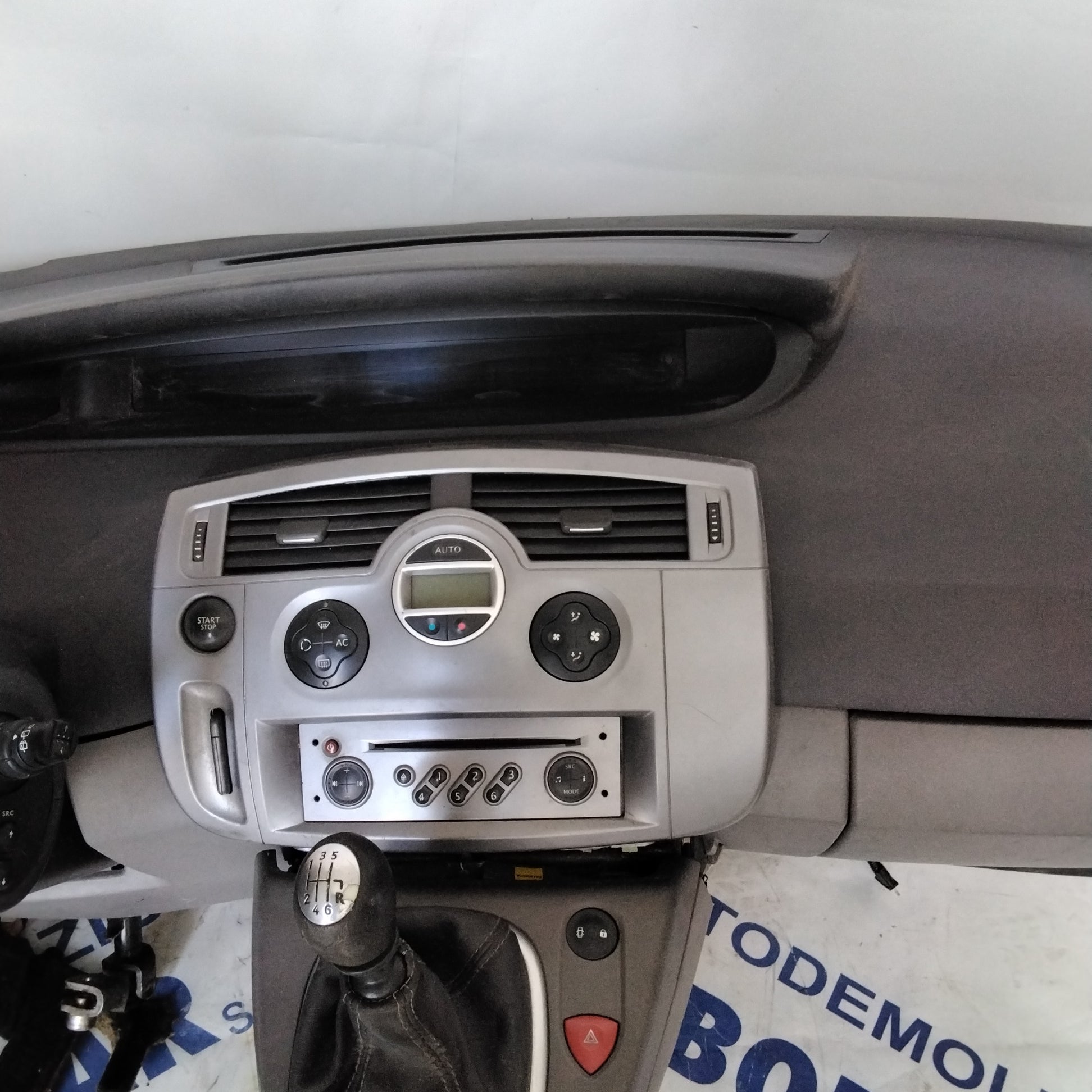 Complete dashboard Renault Scenic year 2006 (sf19p1)