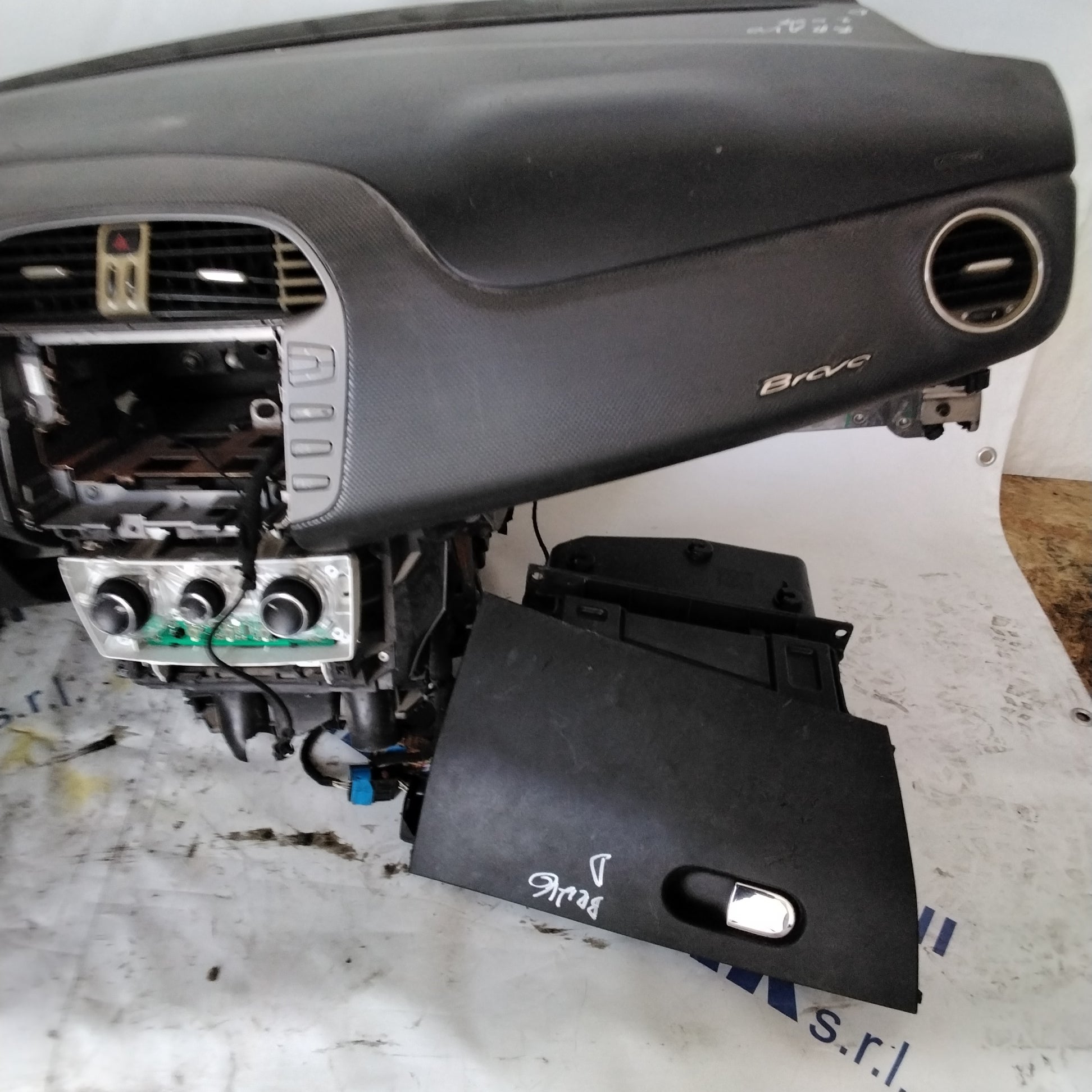 Dashboard complete with airbags, control unit, and seat belts for Fiat Bravo 2007. Control unit code: 51775404 (sf19p2)