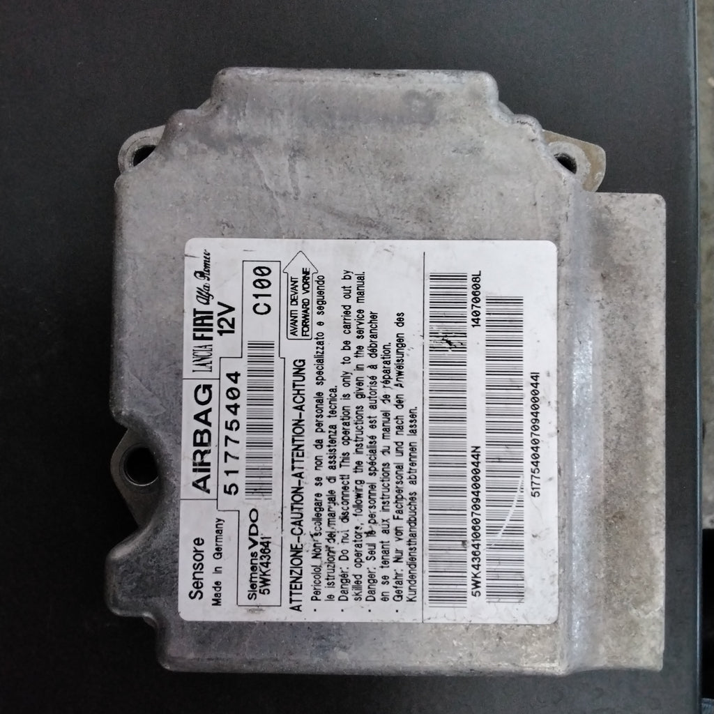 Dashboard complete with airbags, control unit, and seat belts for Fiat Bravo 2007. Control unit code: 51775404 (sf19p2)