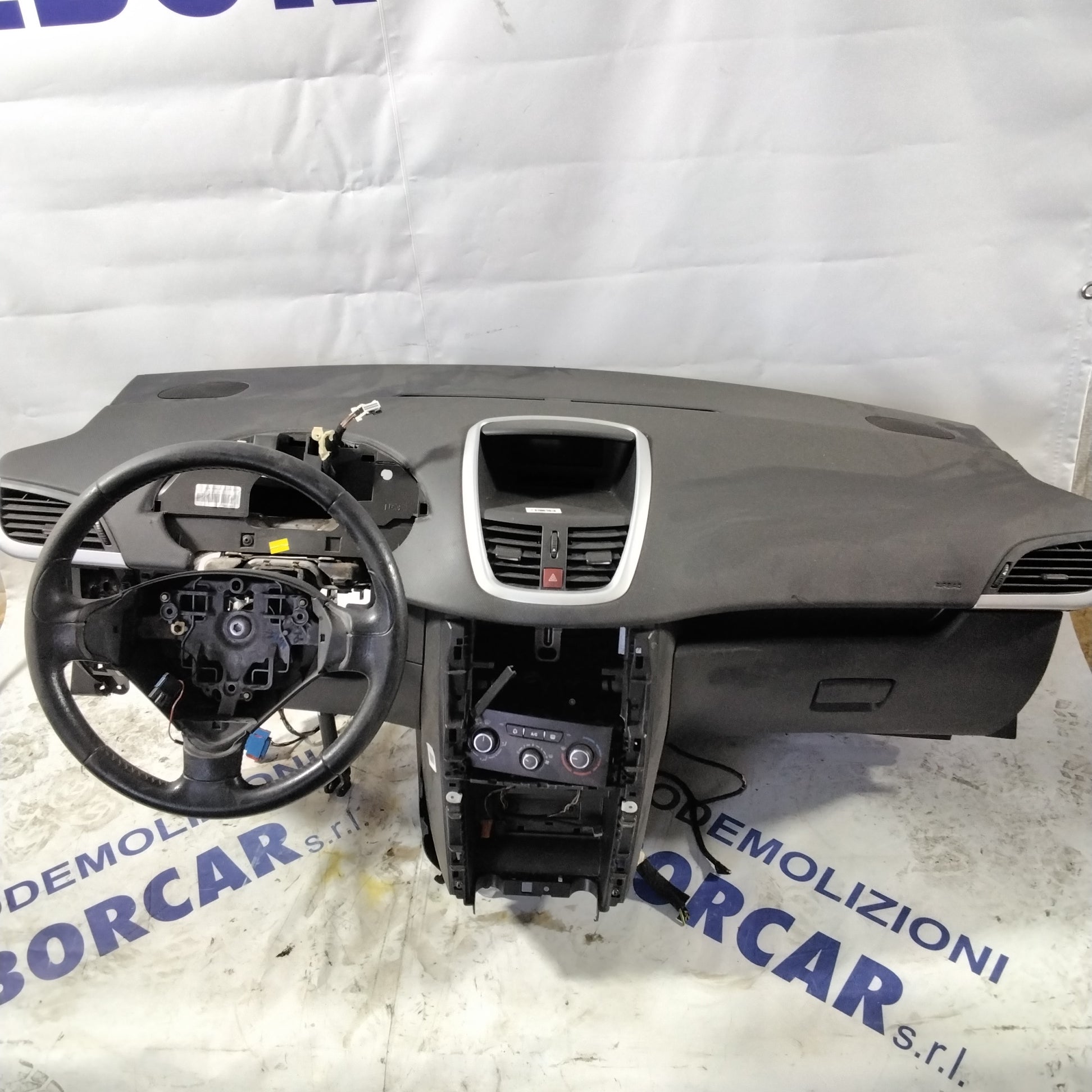 complete dashboard peugeot 207 year 2007 (sf19p2)