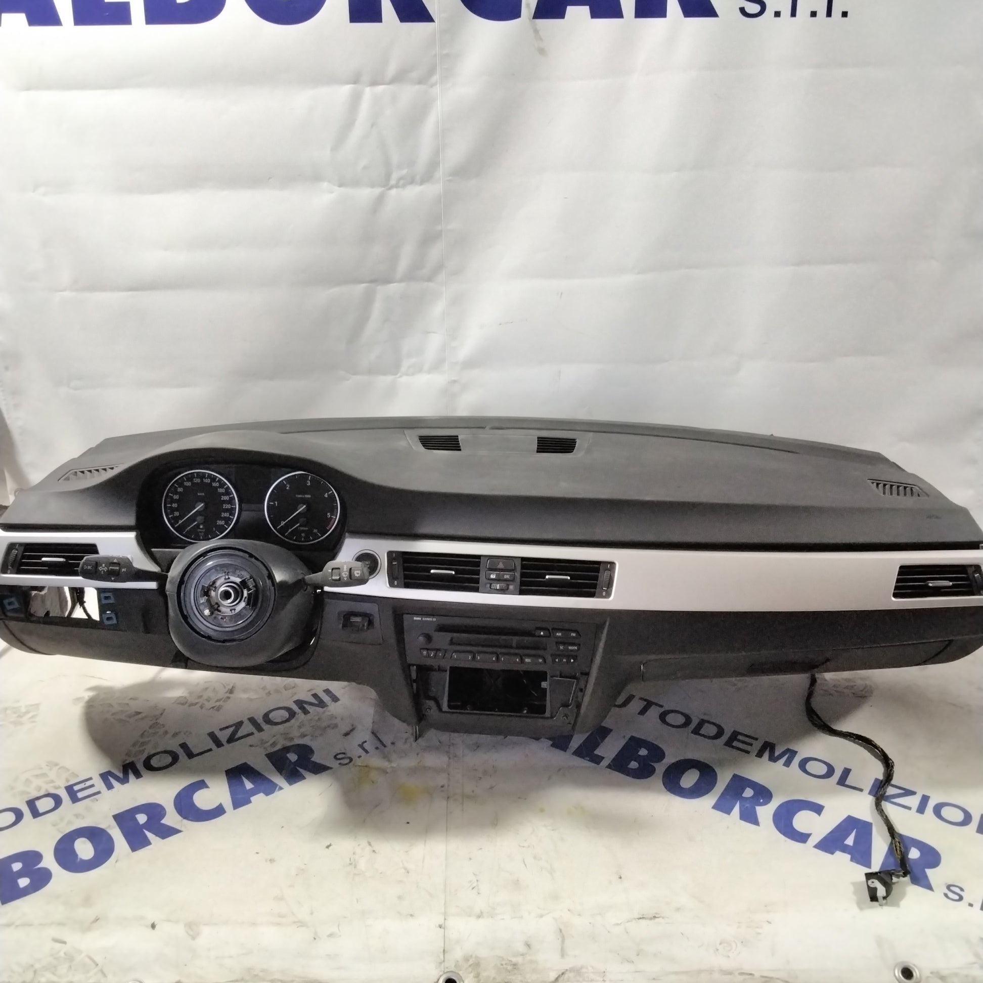 Dashboard complete with airbags, control unit, and seatbelts BMW 316 year 2010 (sf19p2)