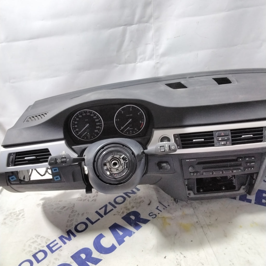 Dashboard complete with airbags, control unit, and seatbelts BMW 316 year 2010 (sf19p2)