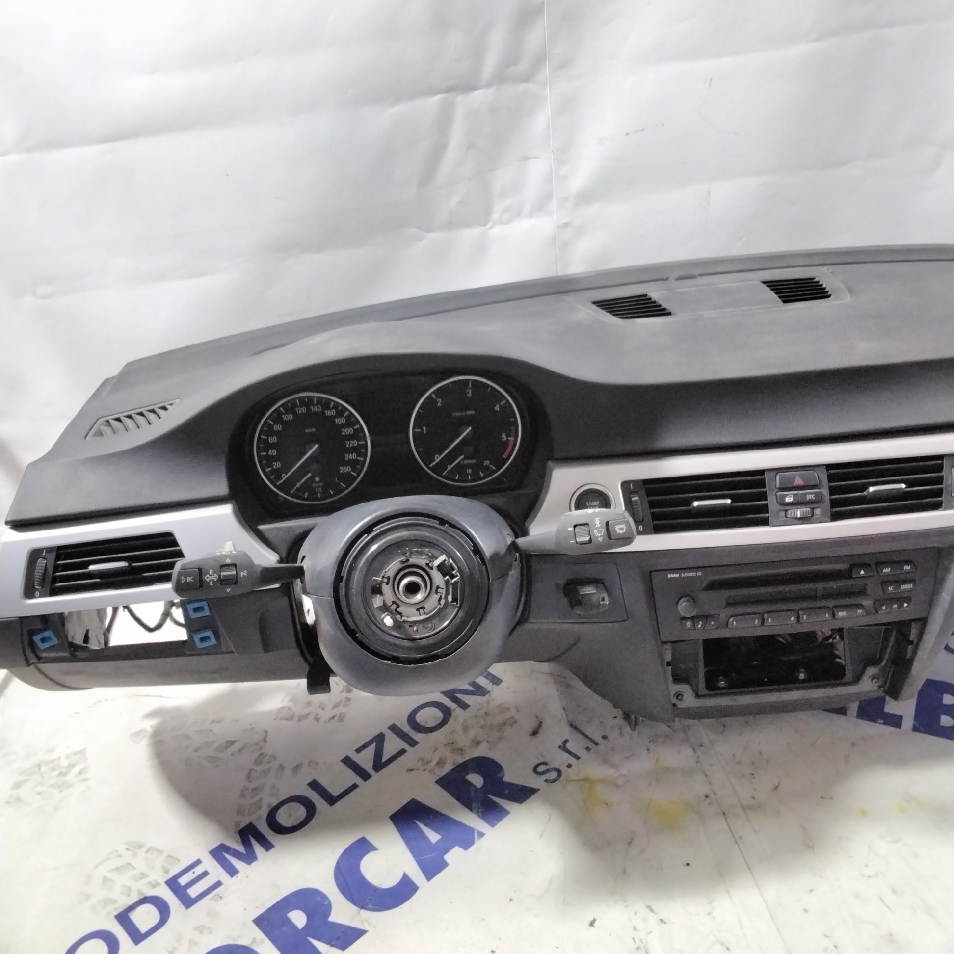 Dashboard complete with airbags, control unit, and seatbelts BMW 316 year 2010 (sf19p2)