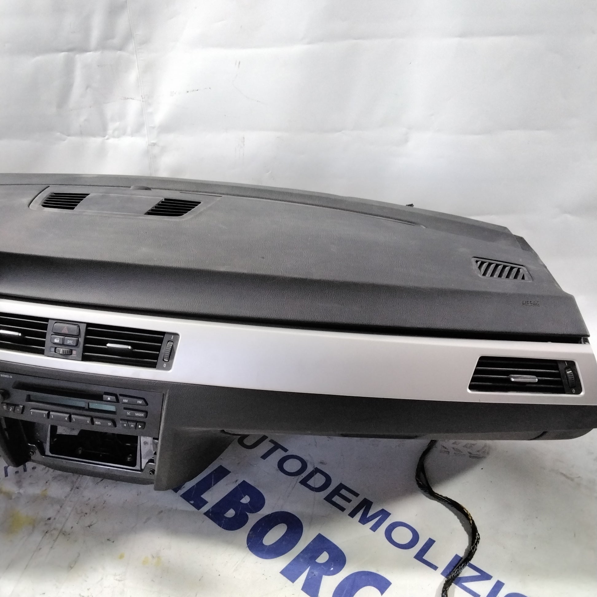 Dashboard complete with airbags, control unit, and seatbelts BMW 316 year 2010 (sf19p2)
