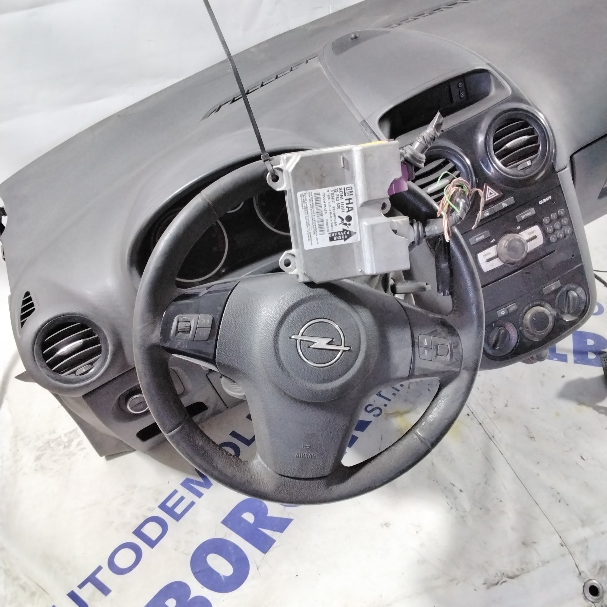 Dashboard complete with airbag and control unit Opel Corsa year 2010 (sf19p2)