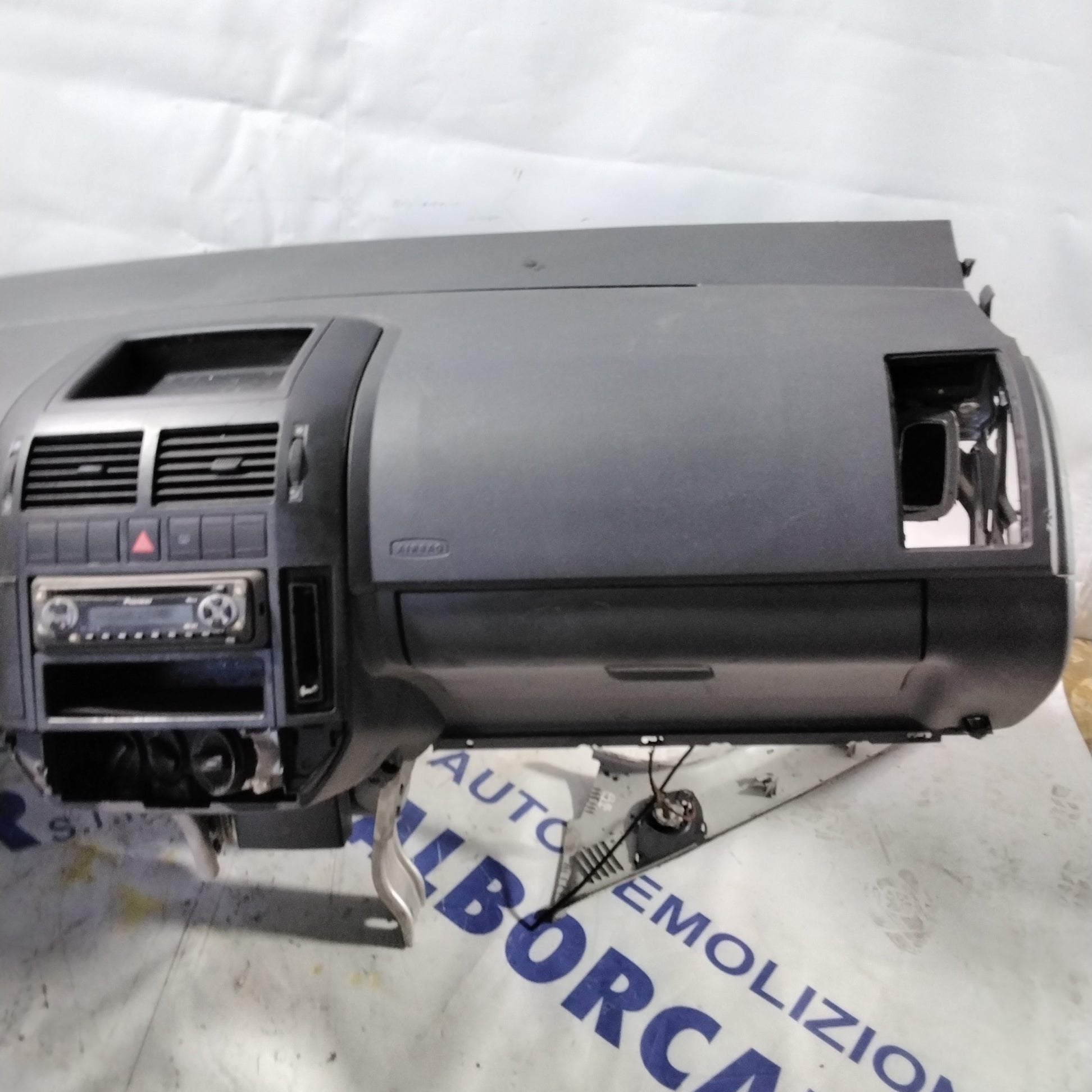 complete dashboard Volkswagen Polo year 2004 (sf19p2)