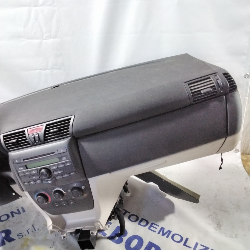 Dashboard complete with airbags, control unit, and seatbelts for Fiat Stilo year 2005 (sf19p2)