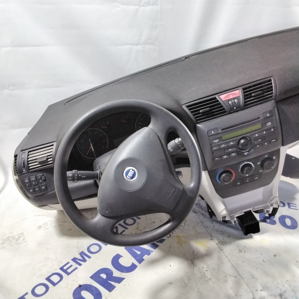 Dashboard complete with airbags, control unit, and seatbelts for Fiat Stilo year 2005 (sf19p2)