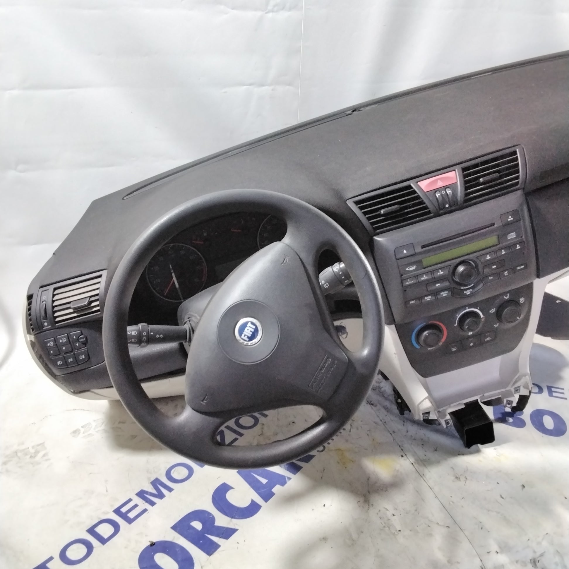 Dashboard complete with airbags, control unit, and seatbelts for Fiat Stilo year 2005 (sf19p2)