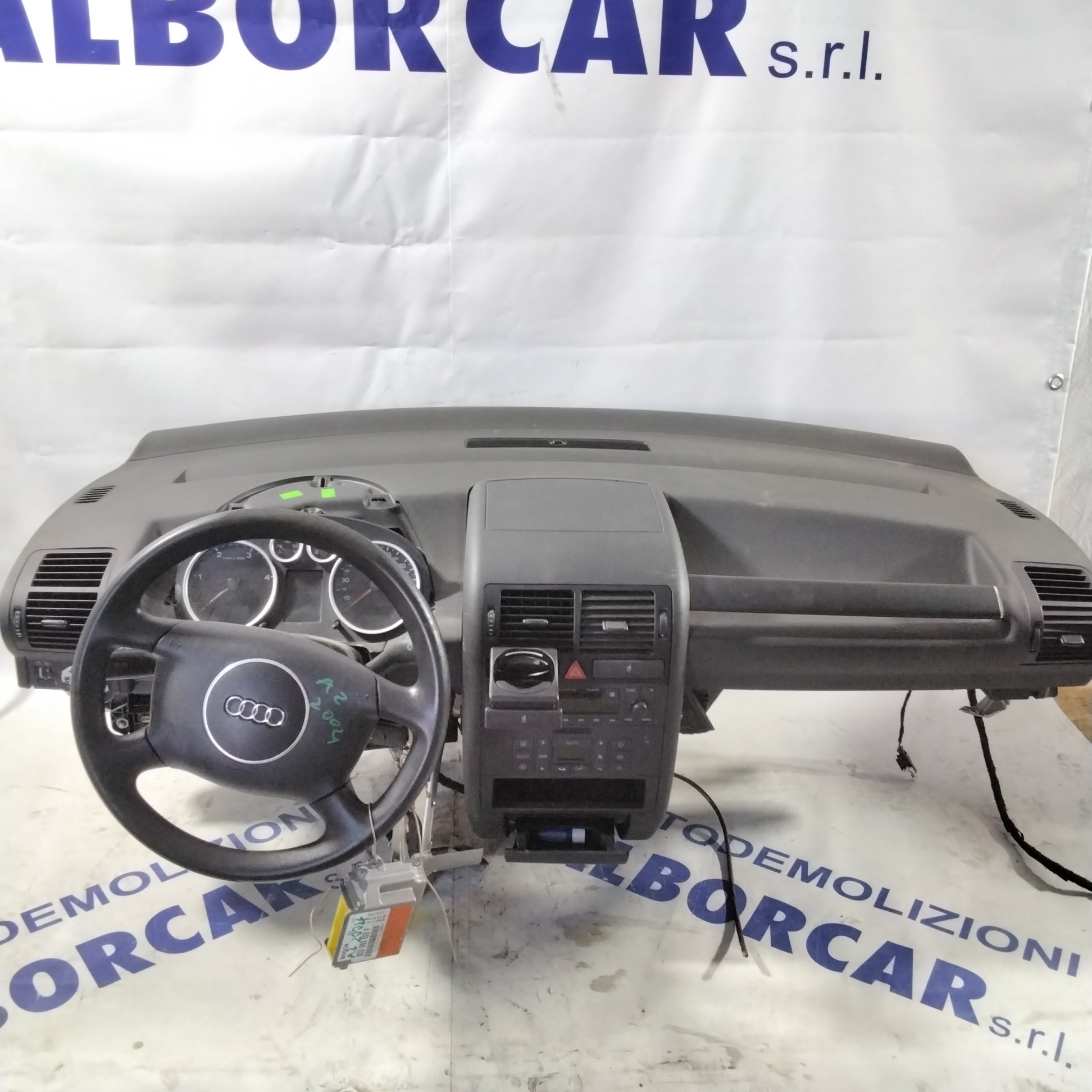 Complete dashboard with airbags, control unit, and seat belts for Audi A2 year 2004 (sf19p3)